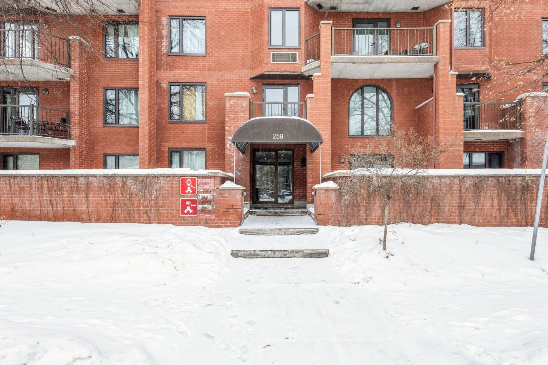 









259


Rue Champlain

, 606,
Gatineau (Hull),




QC
J8X3R9

