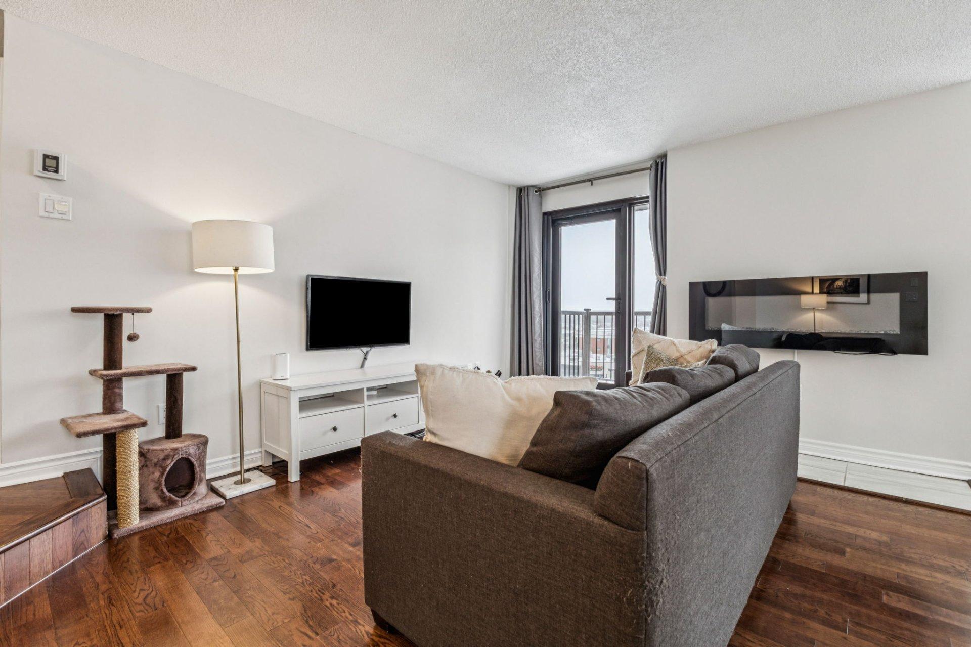 









259


Rue Champlain

, 606,
Gatineau (Hull),




QC
J8X3R9

