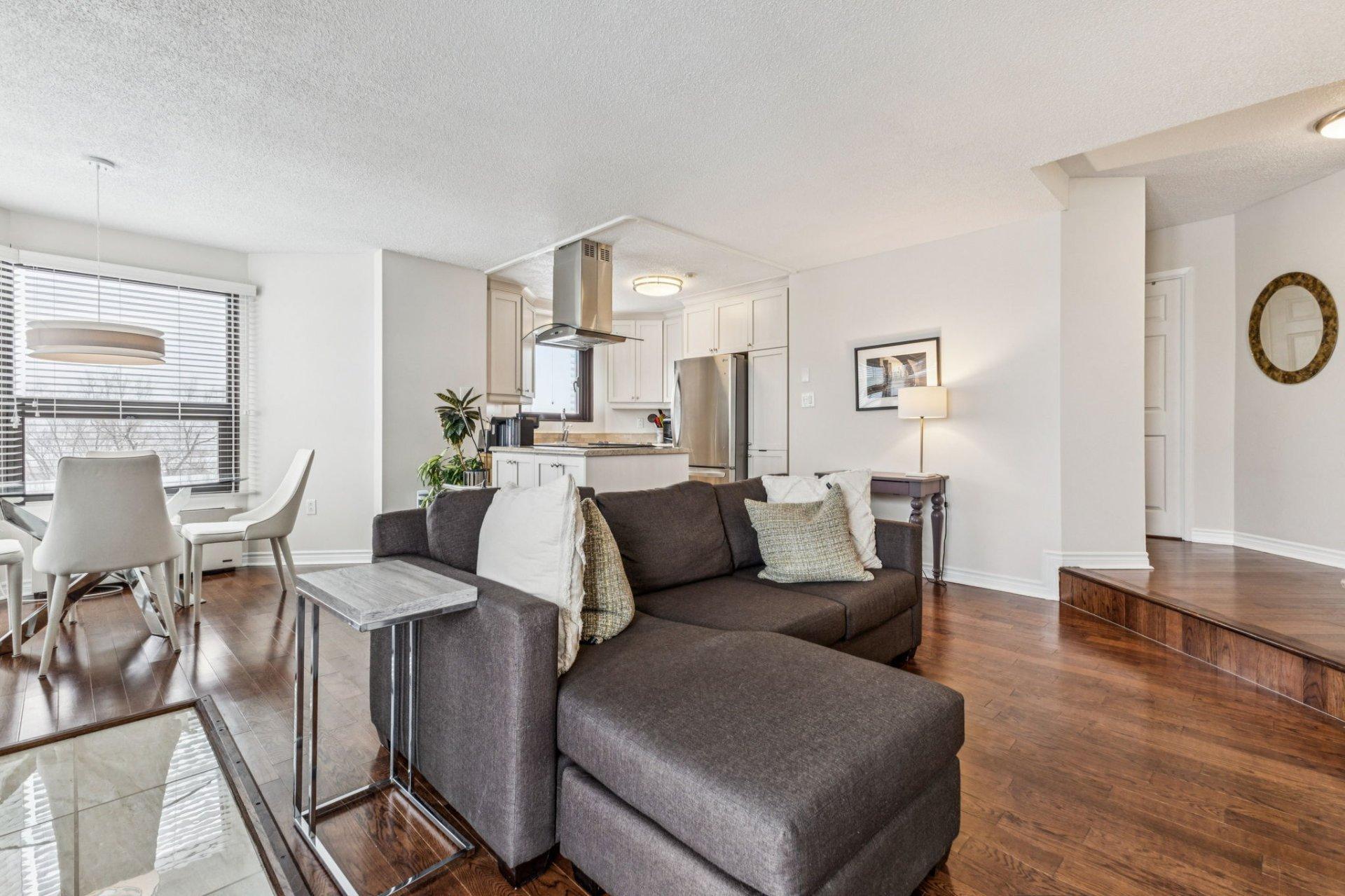 









259


Rue Champlain

, 606,
Gatineau (Hull),




QC
J8X3R9

