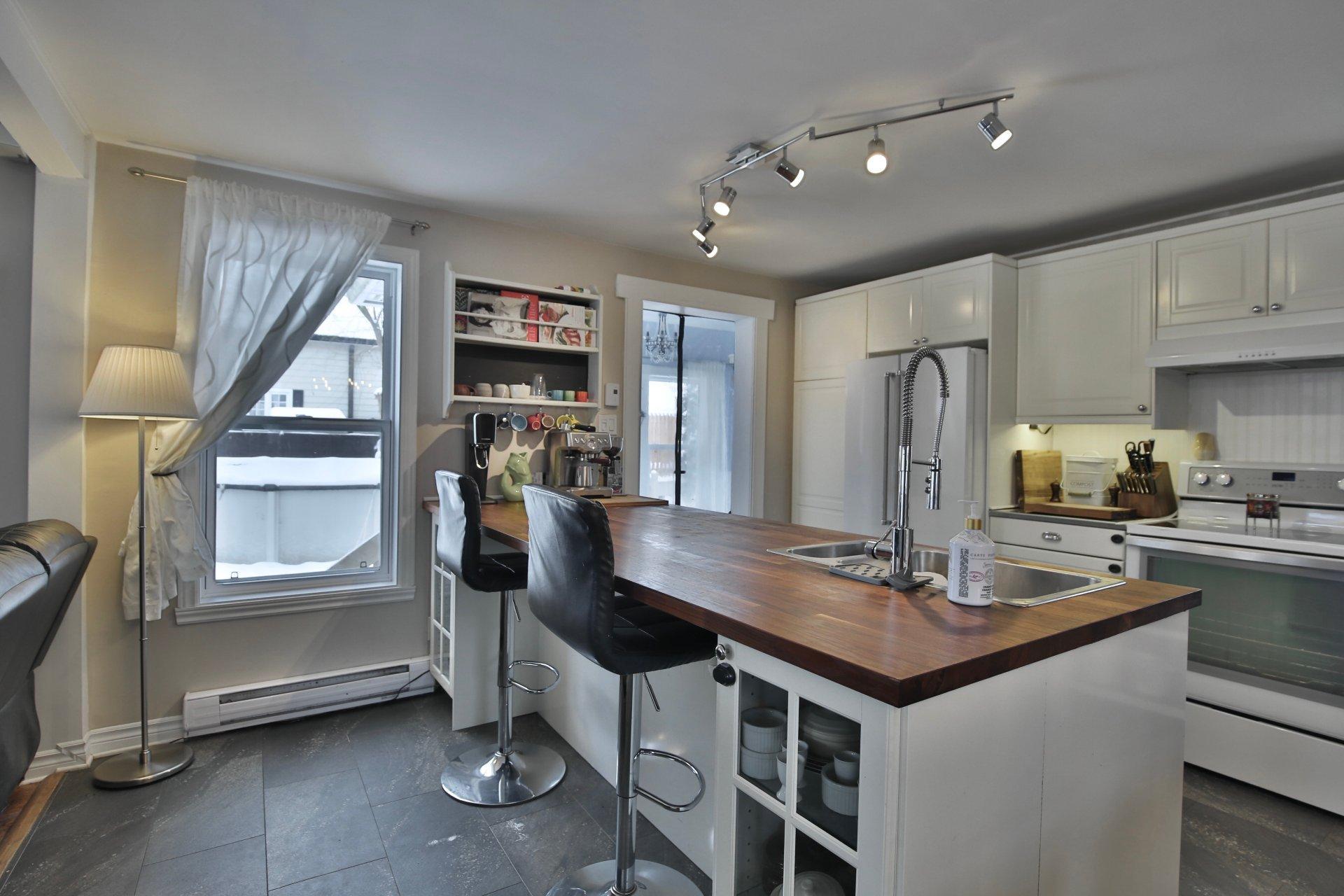 









1160


Rue du Pont

,
Marieville,




QC
J3M1G9

