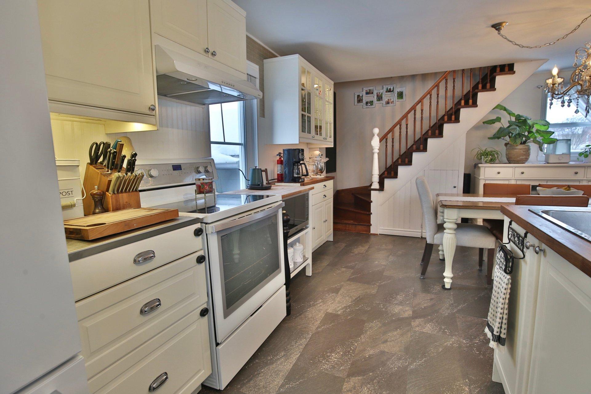 









1160


Rue du Pont

,
Marieville,




QC
J3M1G9

