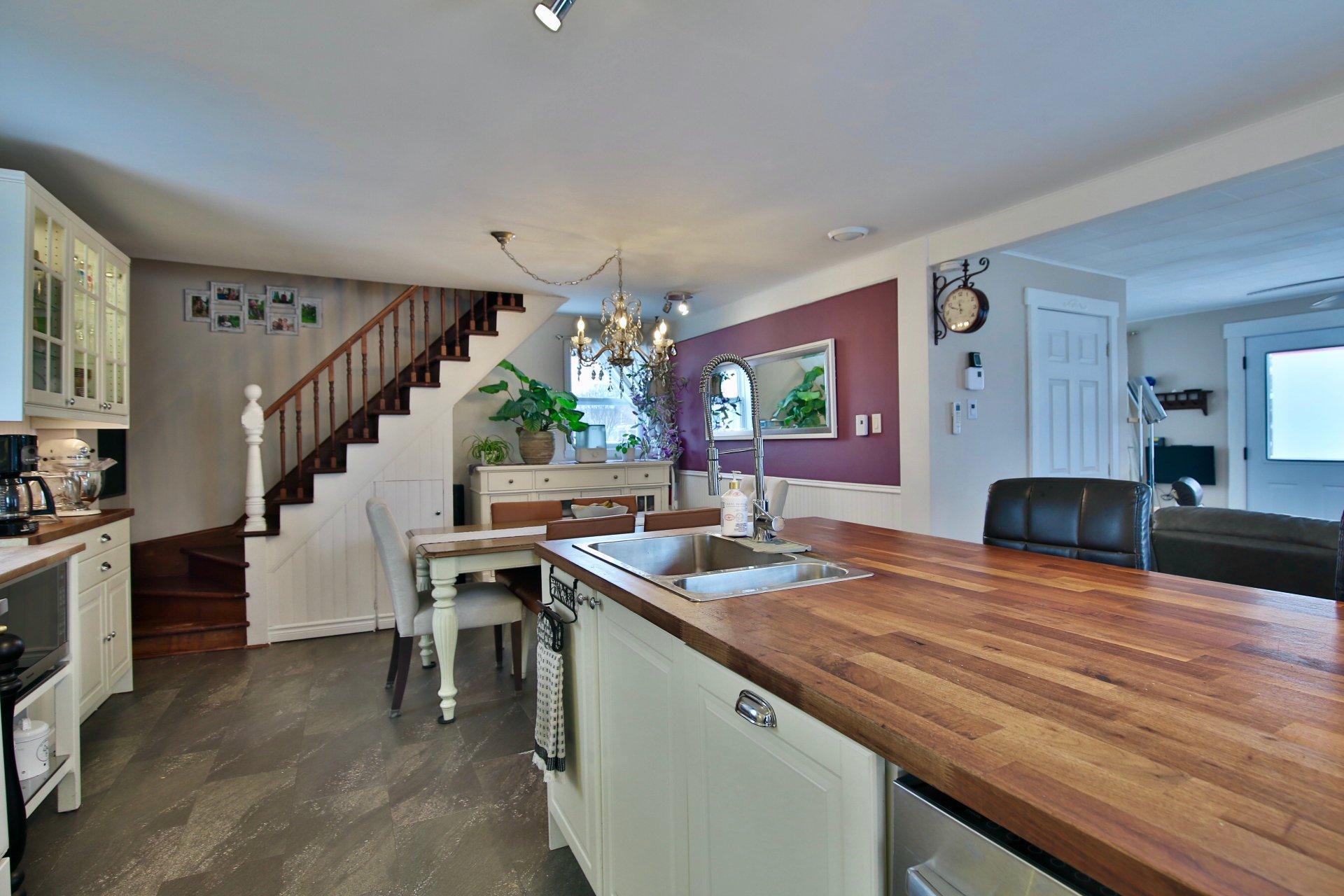 









1160


Rue du Pont

,
Marieville,




QC
J3M1G9

