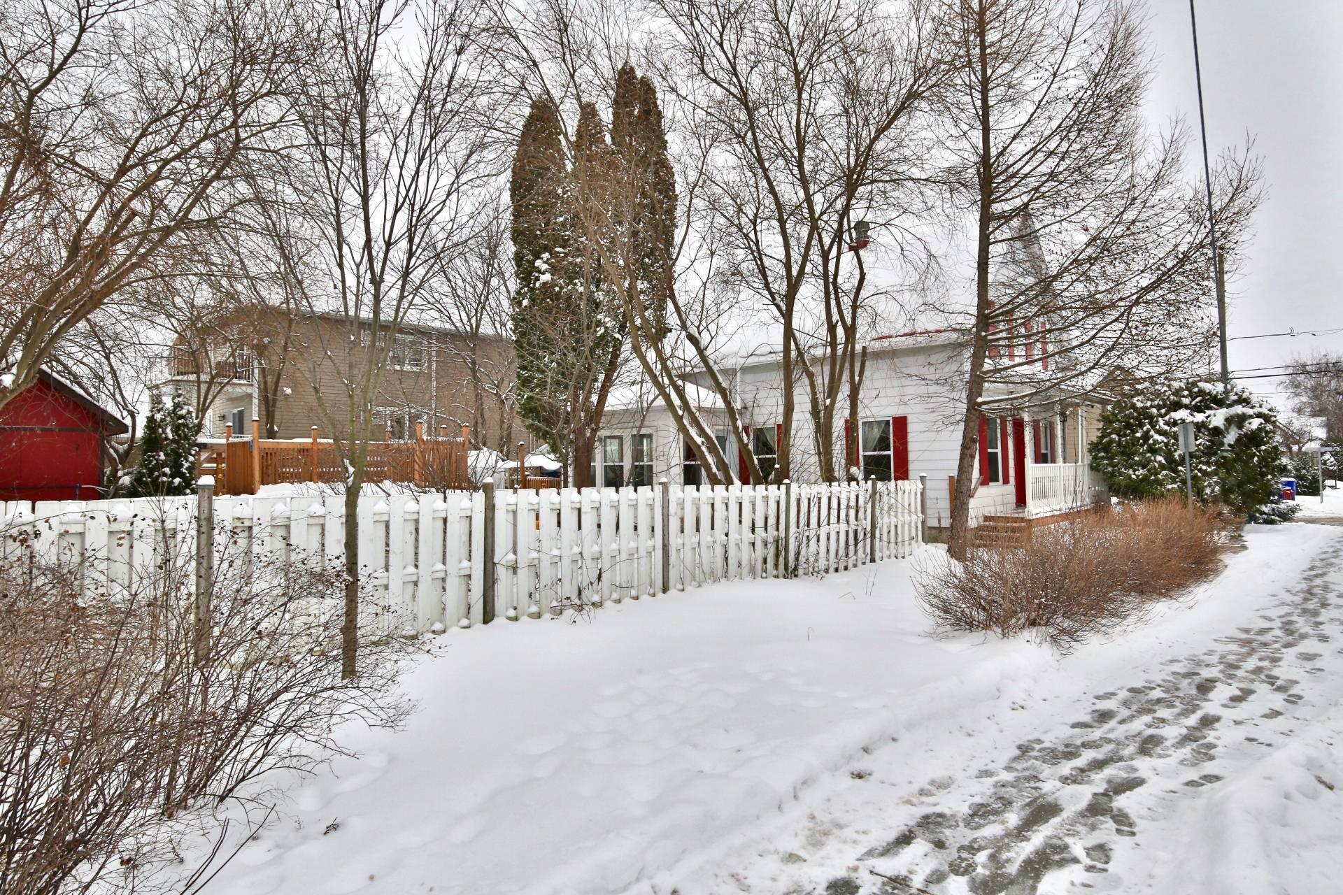 









1160


Rue du Pont

,
Marieville,




QC
J3M1G9

