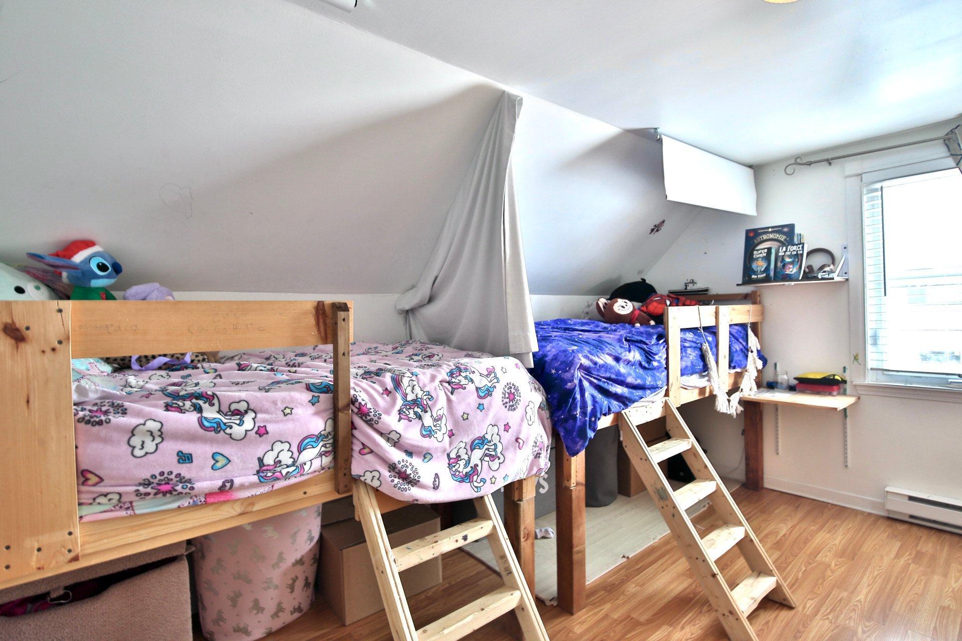 









1160


Rue du Pont

,
Marieville,




QC
J3M1G9

