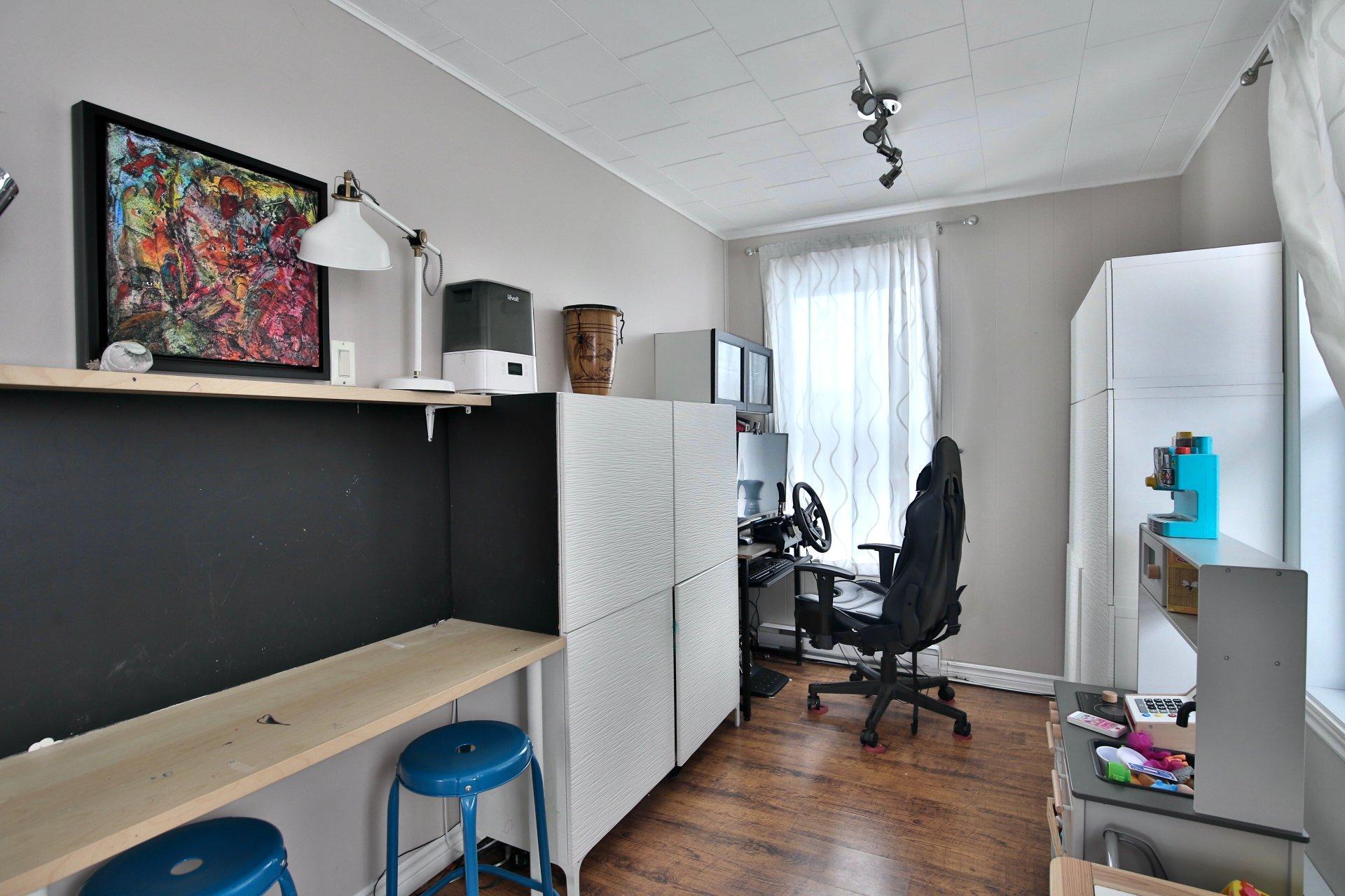 









1160


Rue du Pont

,
Marieville,




QC
J3M1G9

