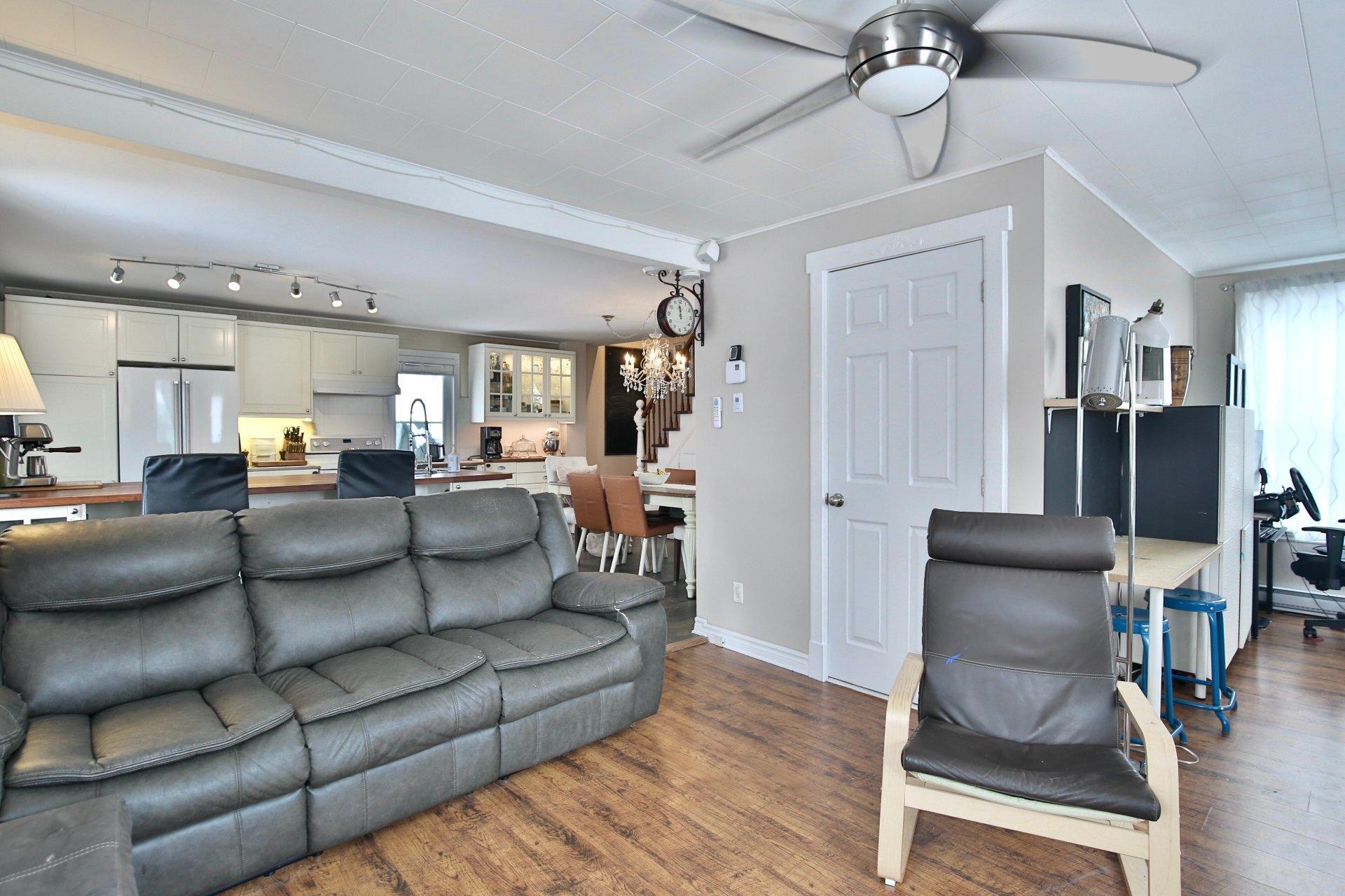 









1160


Rue du Pont

,
Marieville,




QC
J3M1G9

