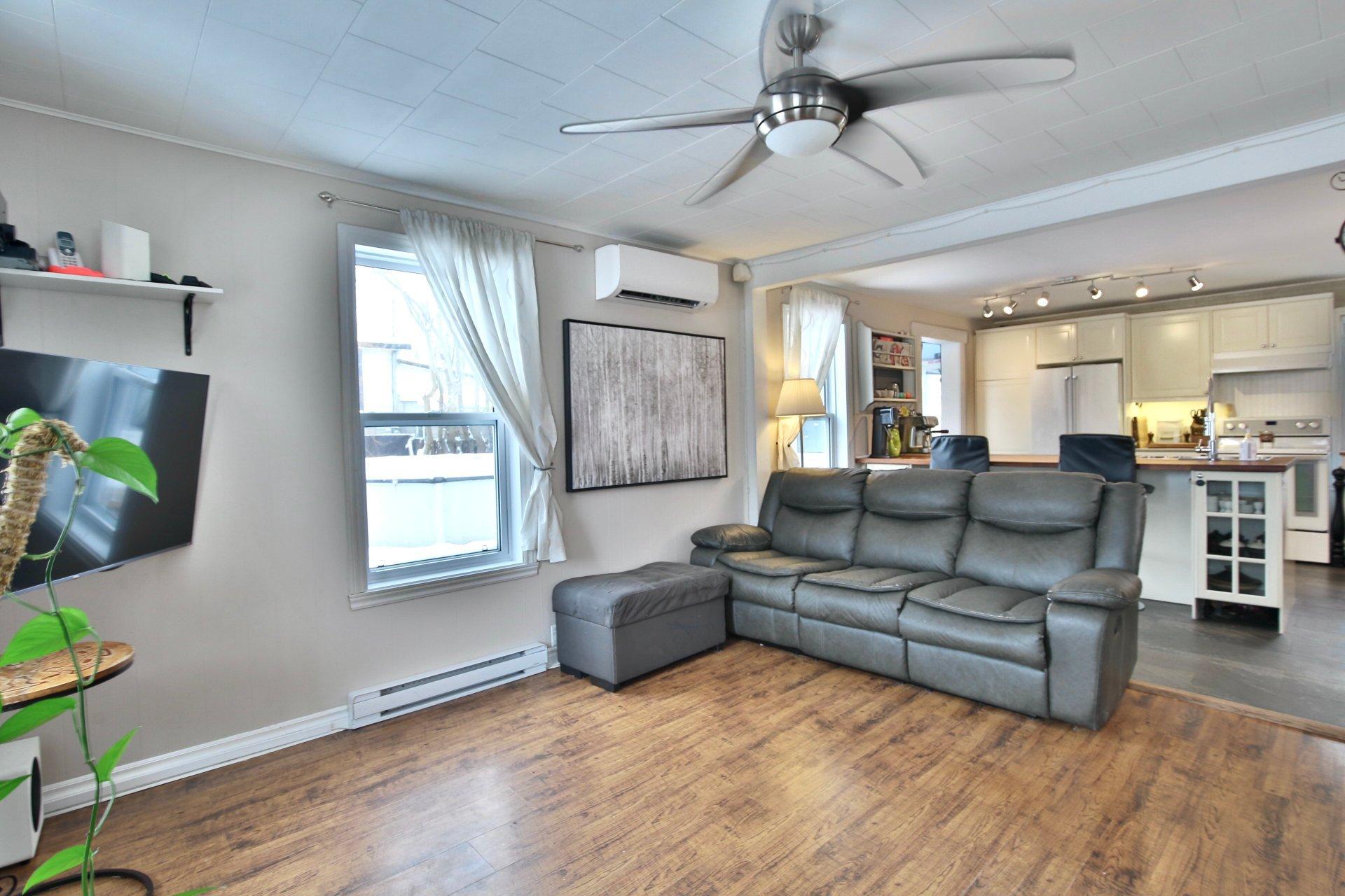 









1160


Rue du Pont

,
Marieville,




QC
J3M1G9

