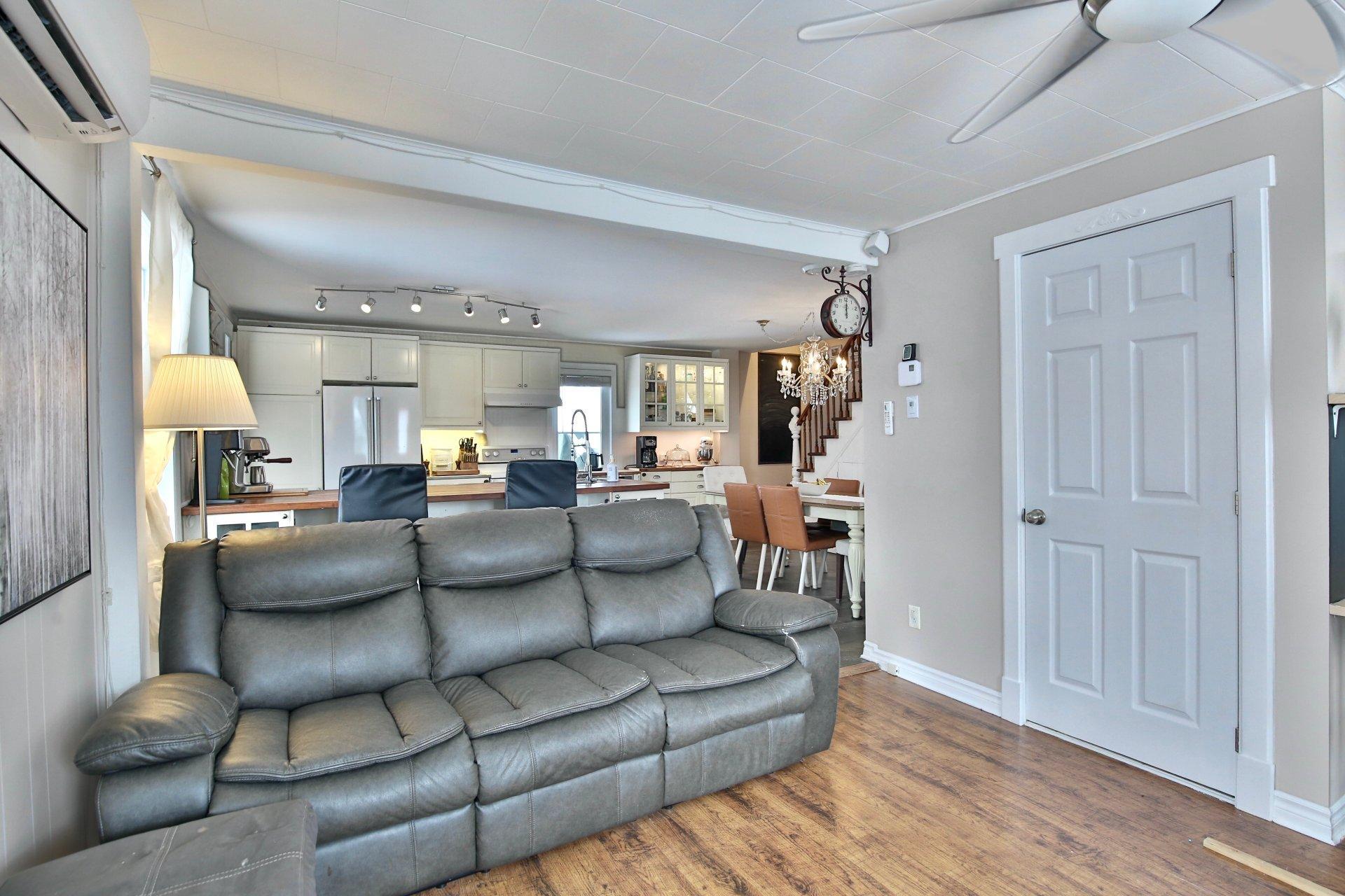 









1160


Rue du Pont

,
Marieville,




QC
J3M1G9

