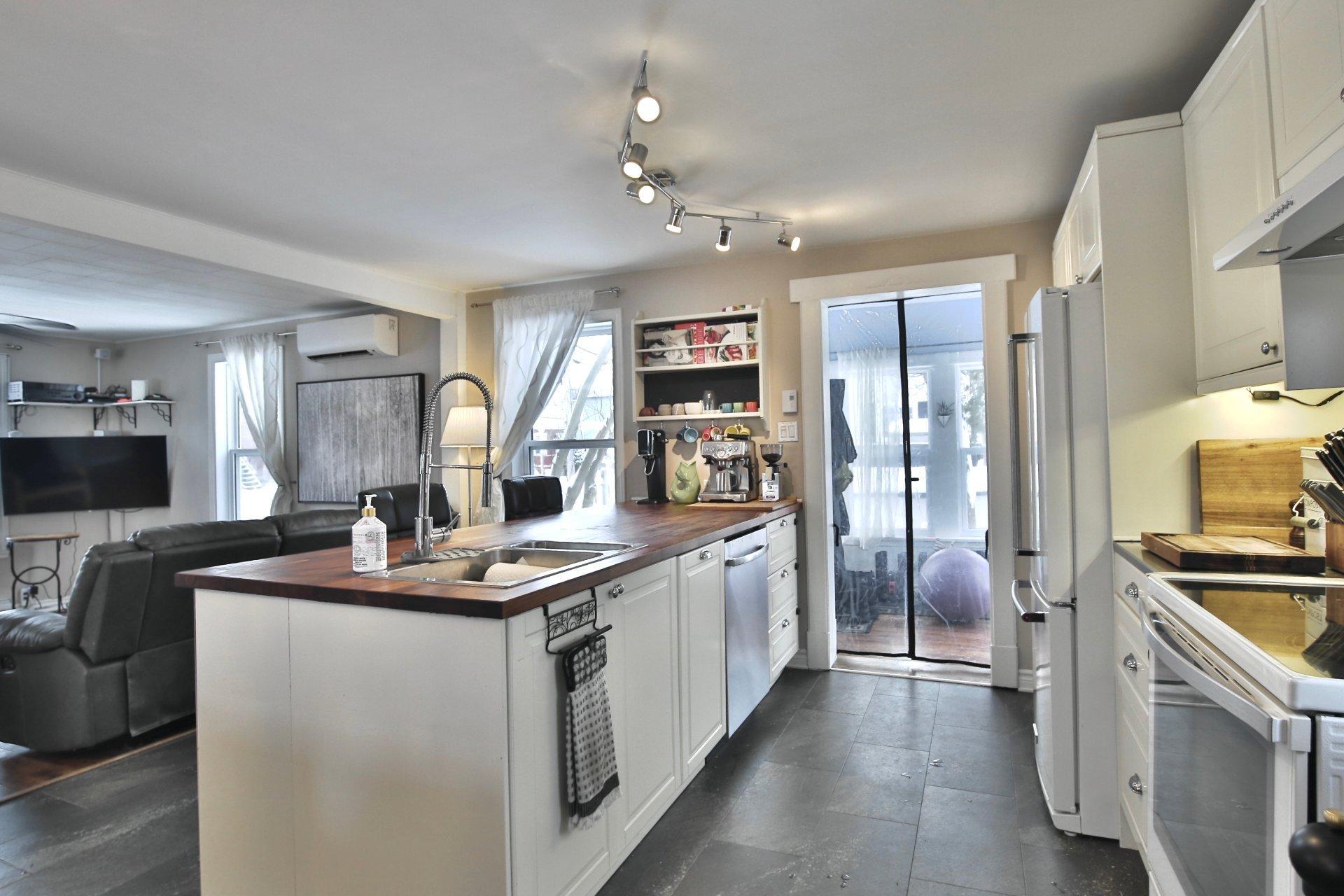 









1160


Rue du Pont

,
Marieville,




QC
J3M1G9

