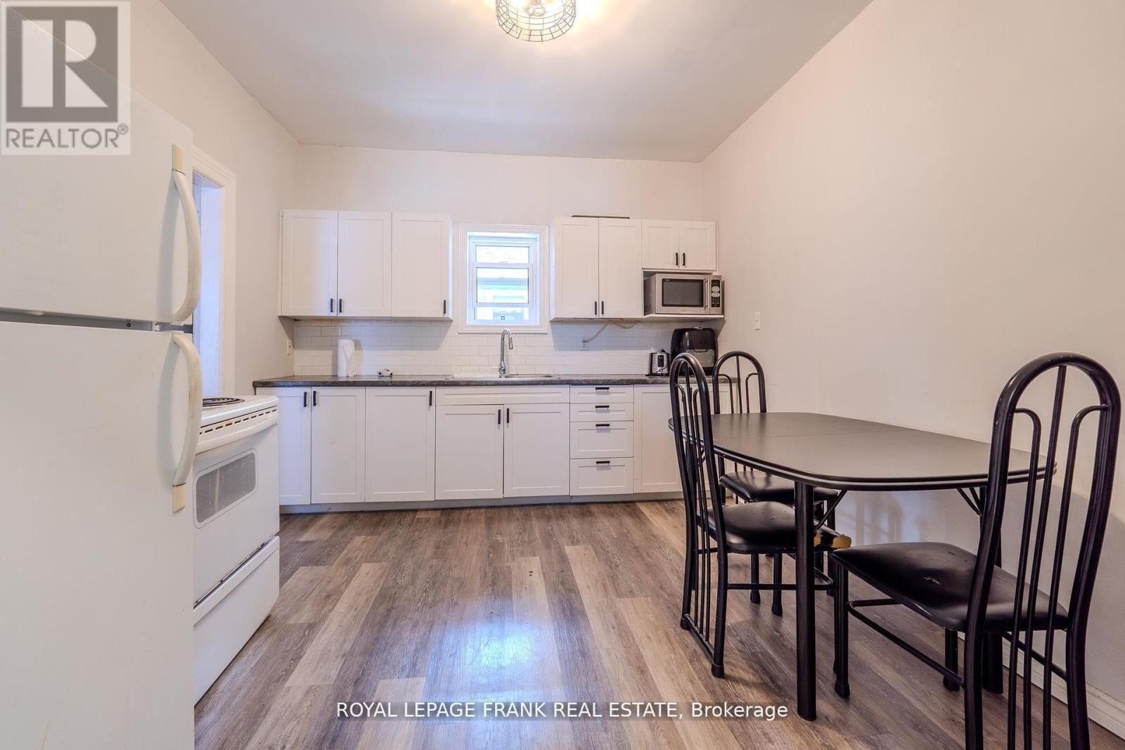 












87 DURHAM STREET W

,
Kawartha Lakes (Lindsay),




Ontario
K9V2P8

