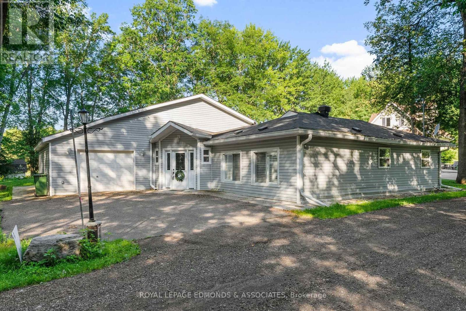 












731 FRANCIE LANE

,
Laurentian Valley,




Ontario
K8A6W2

