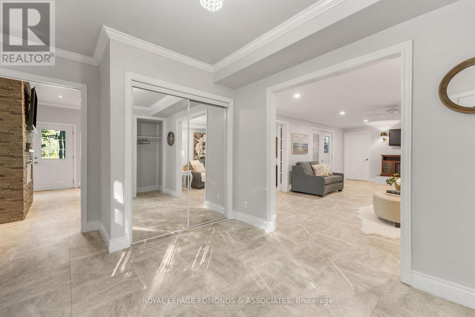 












731 FRANCIE LANE

,
Laurentian Valley,




Ontario
K8A6W2

