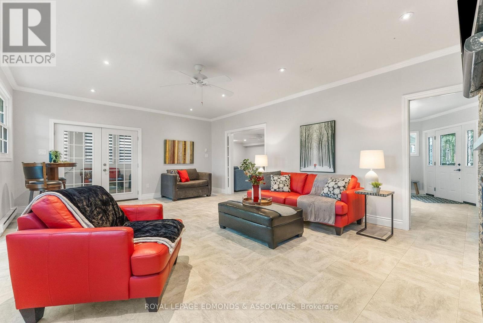 












731 FRANCIE LANE

,
Laurentian Valley,




Ontario
K8A6W2

