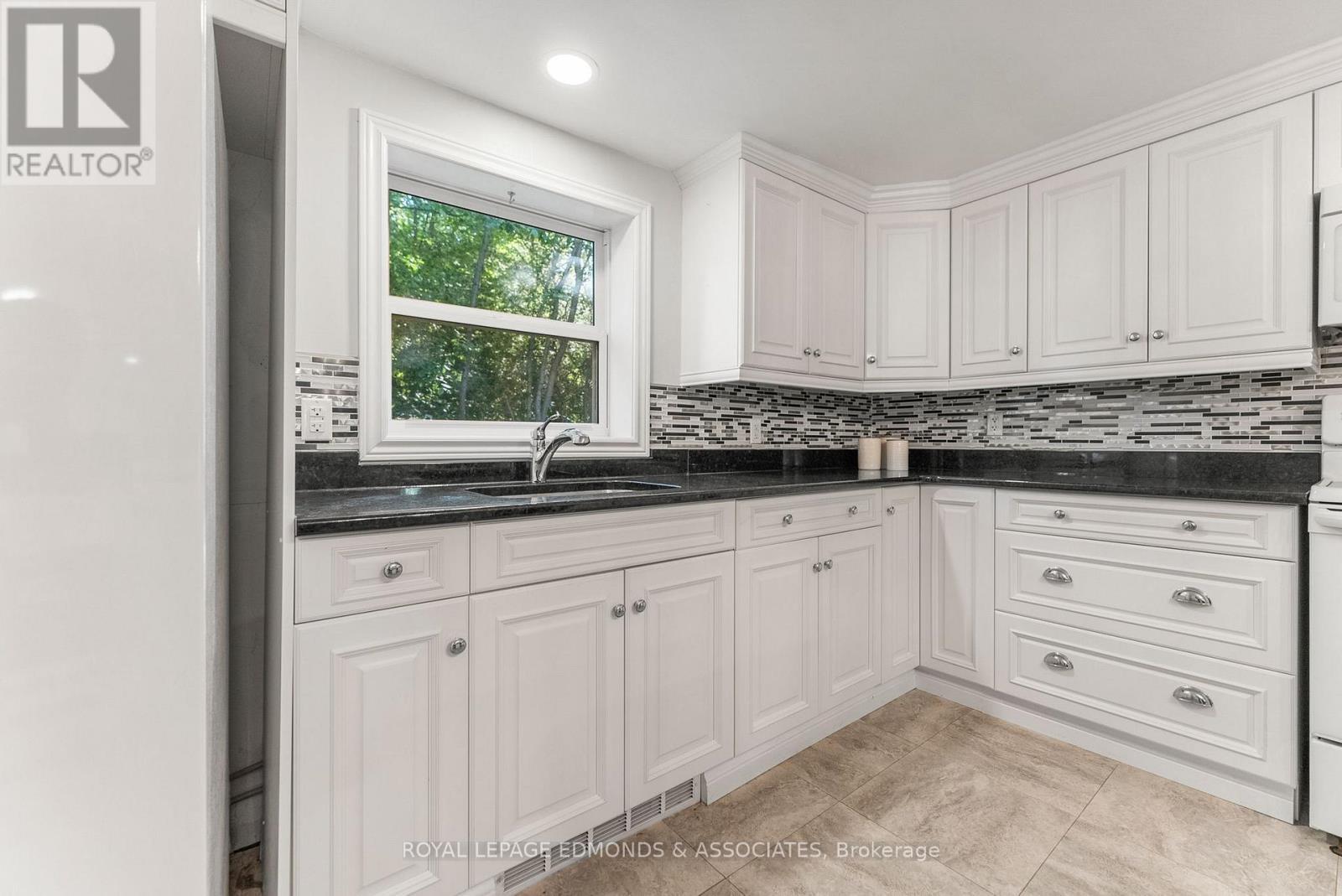 












731 FRANCIE LANE

,
Laurentian Valley,




Ontario
K8A6W2

