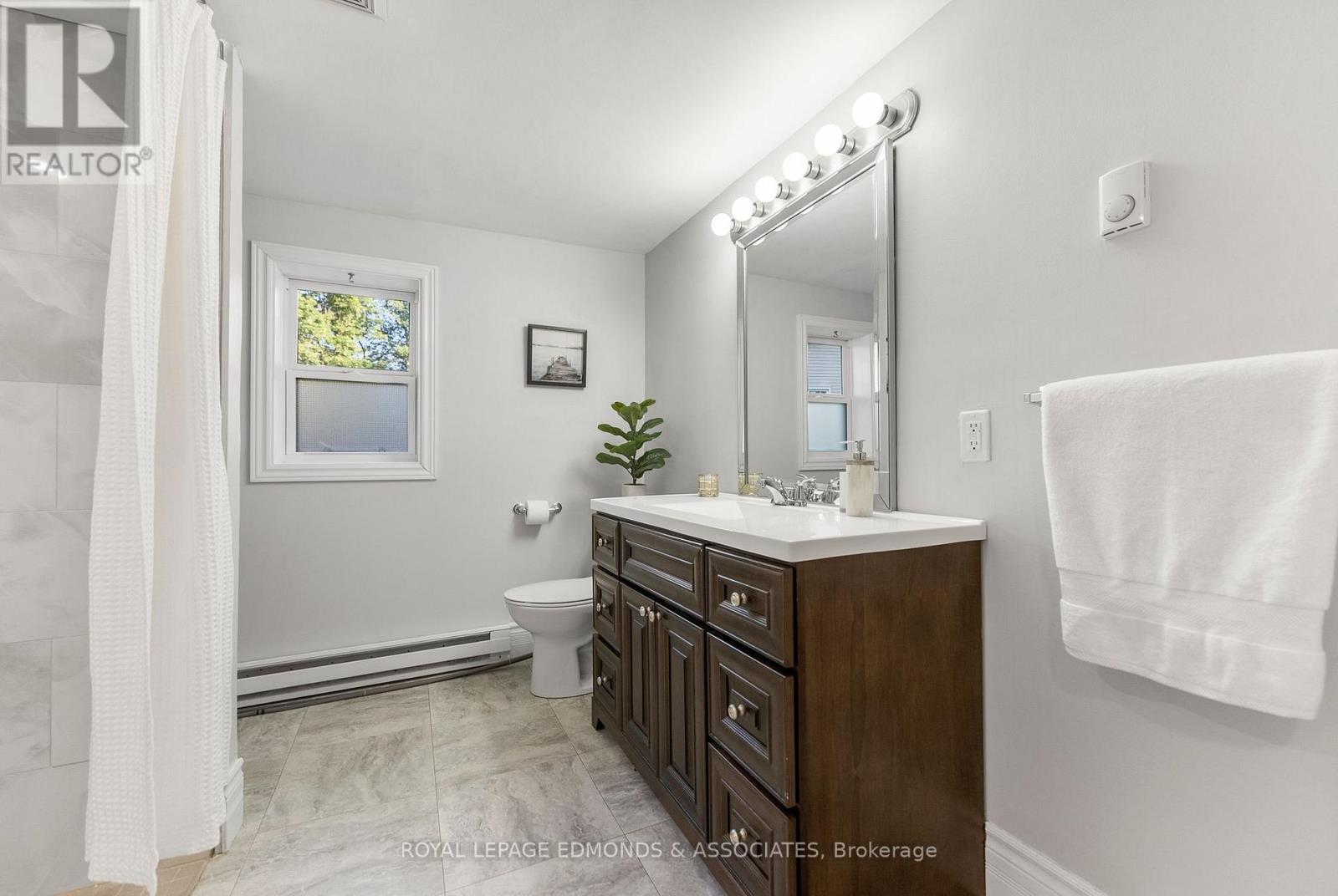 












731 FRANCIE LANE

,
Laurentian Valley,




Ontario
K8A6W2

