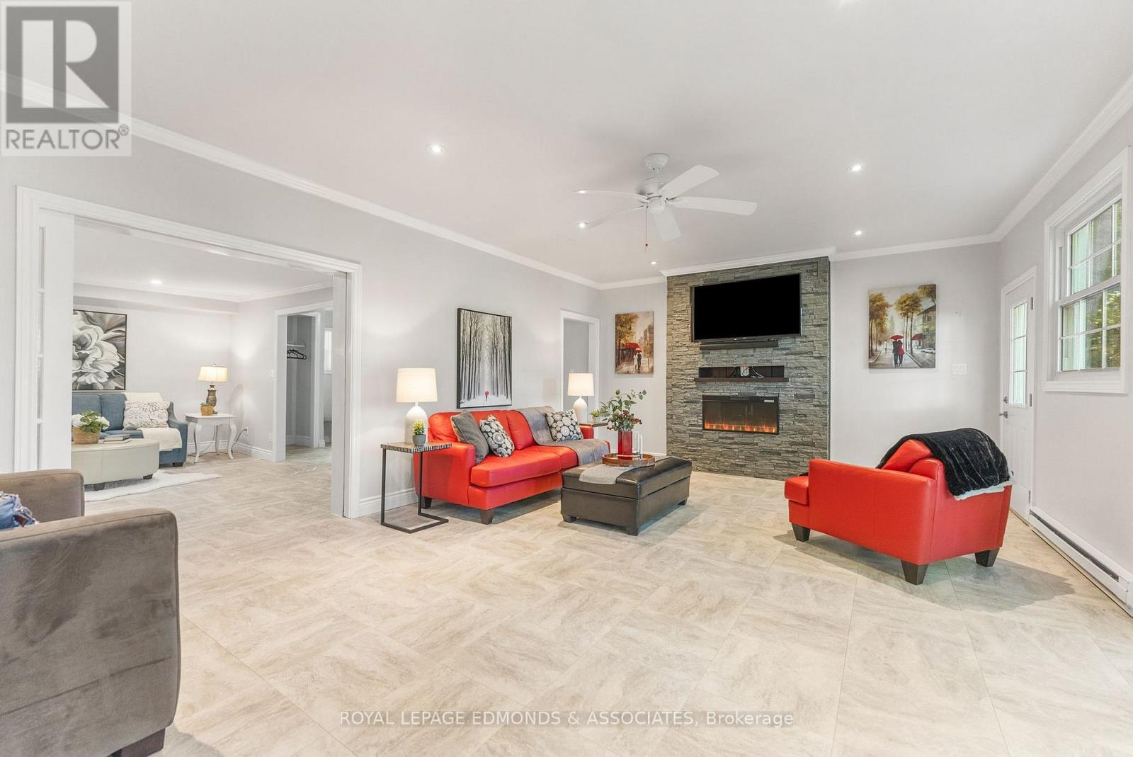 












731 FRANCIE LANE

,
Laurentian Valley,




Ontario
K8A6W2

