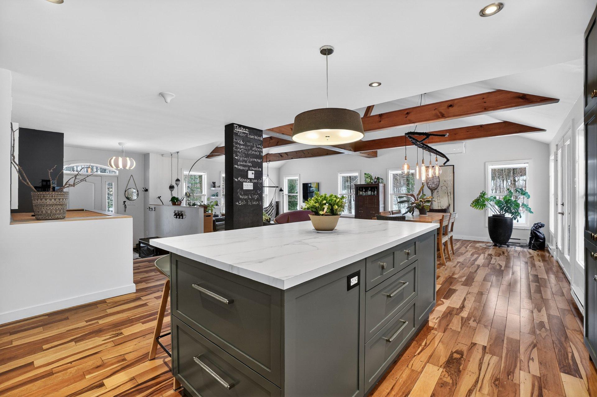 









263


Rue du Havre

,
Saint-Colomban,




QC
J5K2V8

