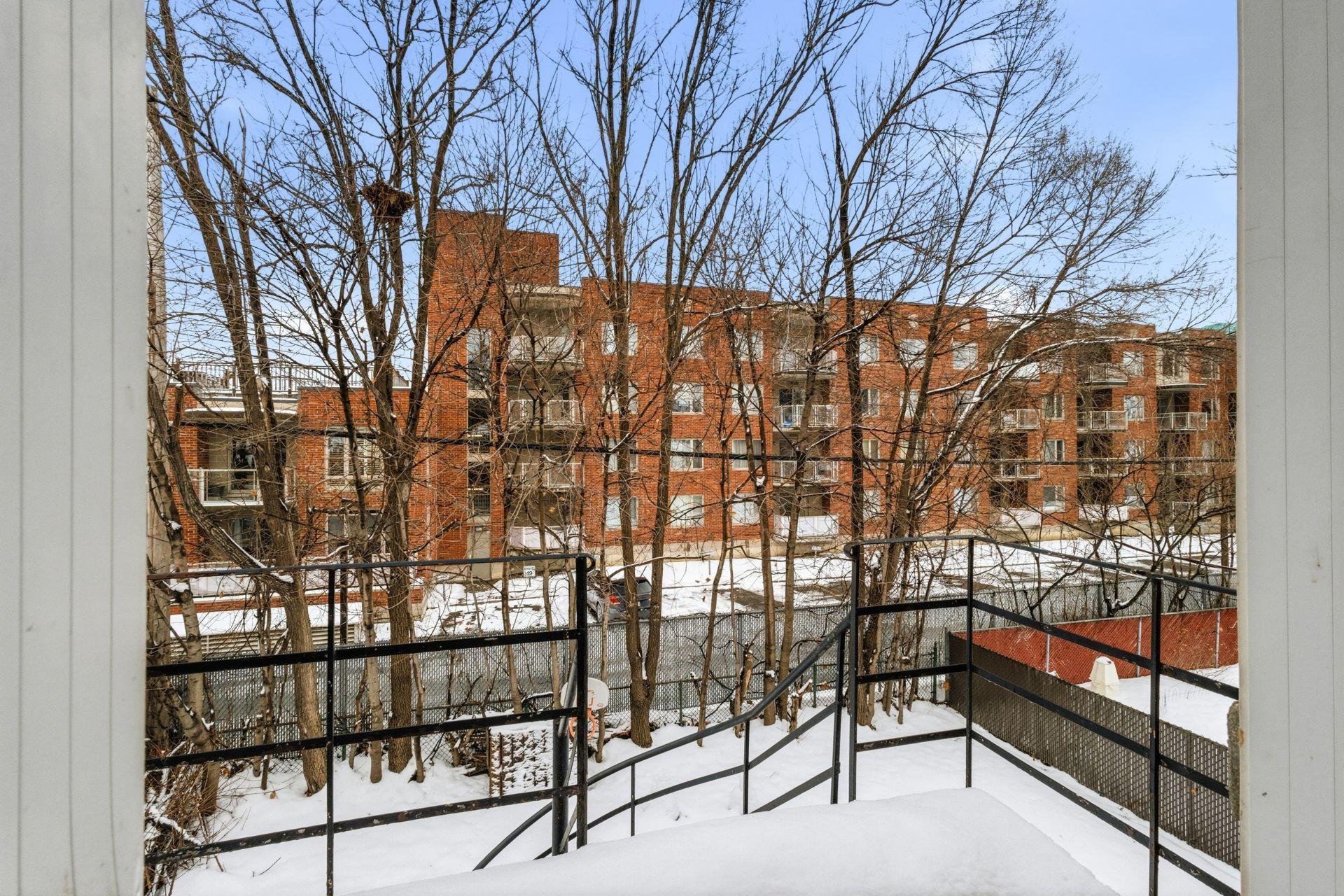 









635


Rue Tait

,
Montréal (Saint-Laurent),




QC
H4M2K7

