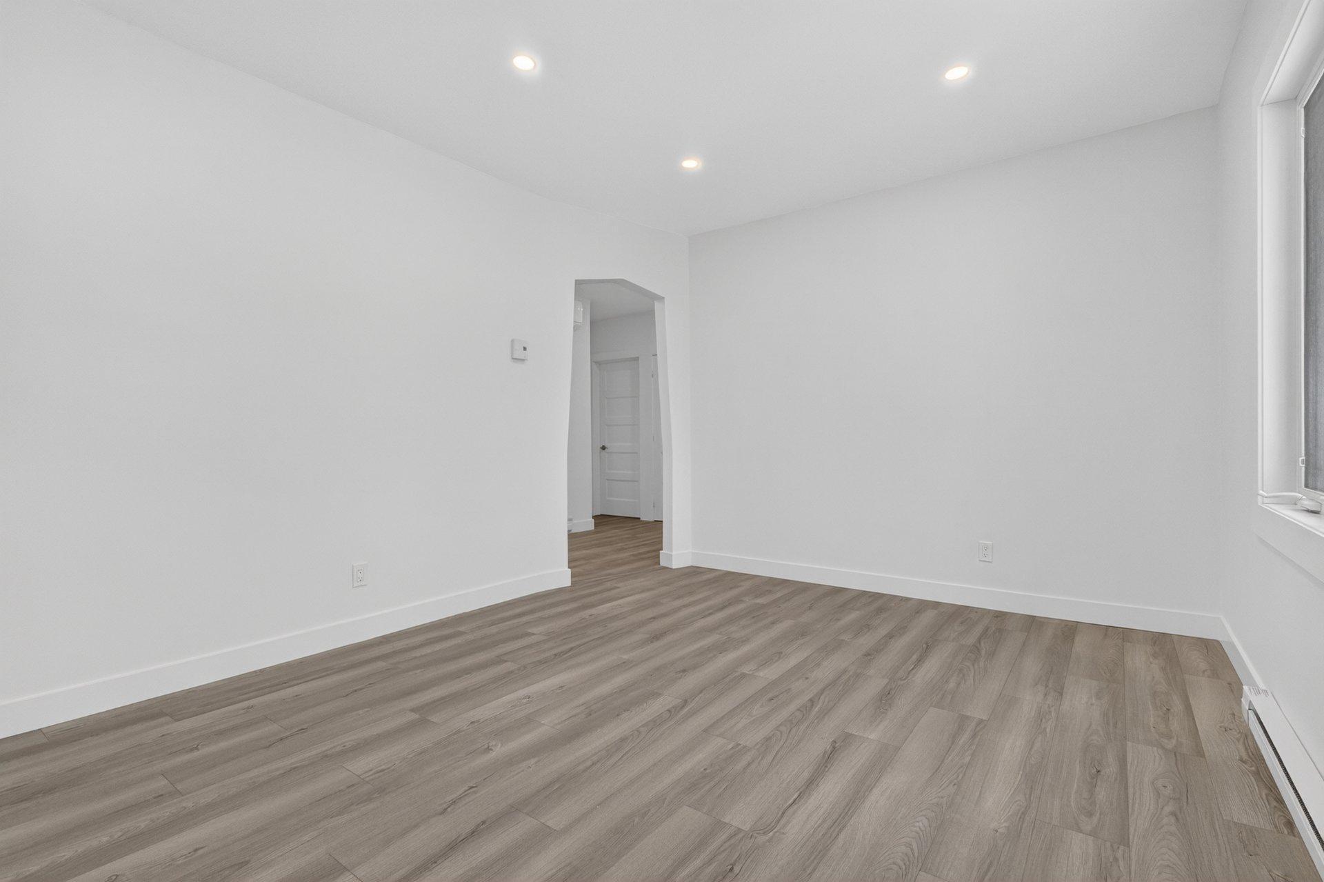 









635


Rue Tait

,
Montréal (Saint-Laurent),




QC
H4M2K7

