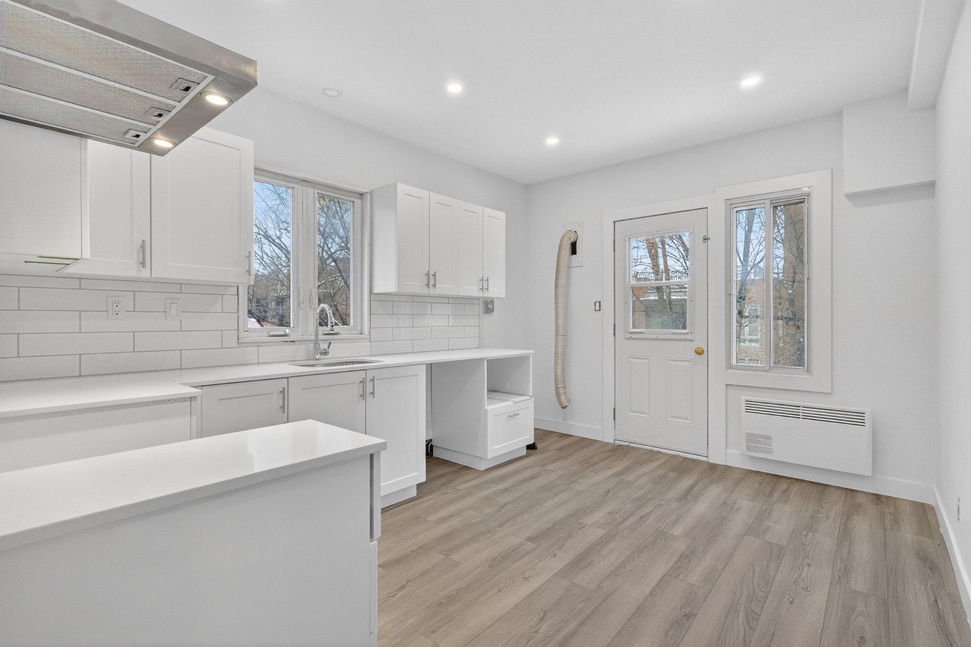 









635


Rue Tait

,
Montréal (Saint-Laurent),




QC
H4M2K7

