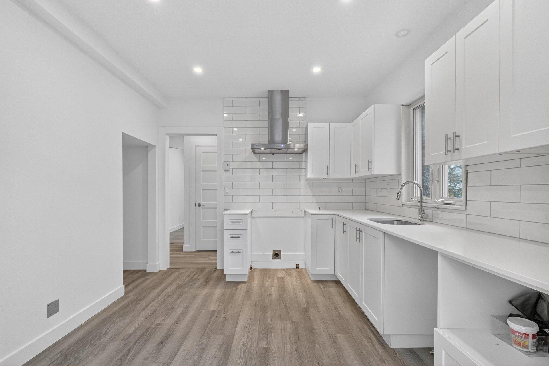 









635


Rue Tait

,
Montréal (Saint-Laurent),




QC
H4M2K7

