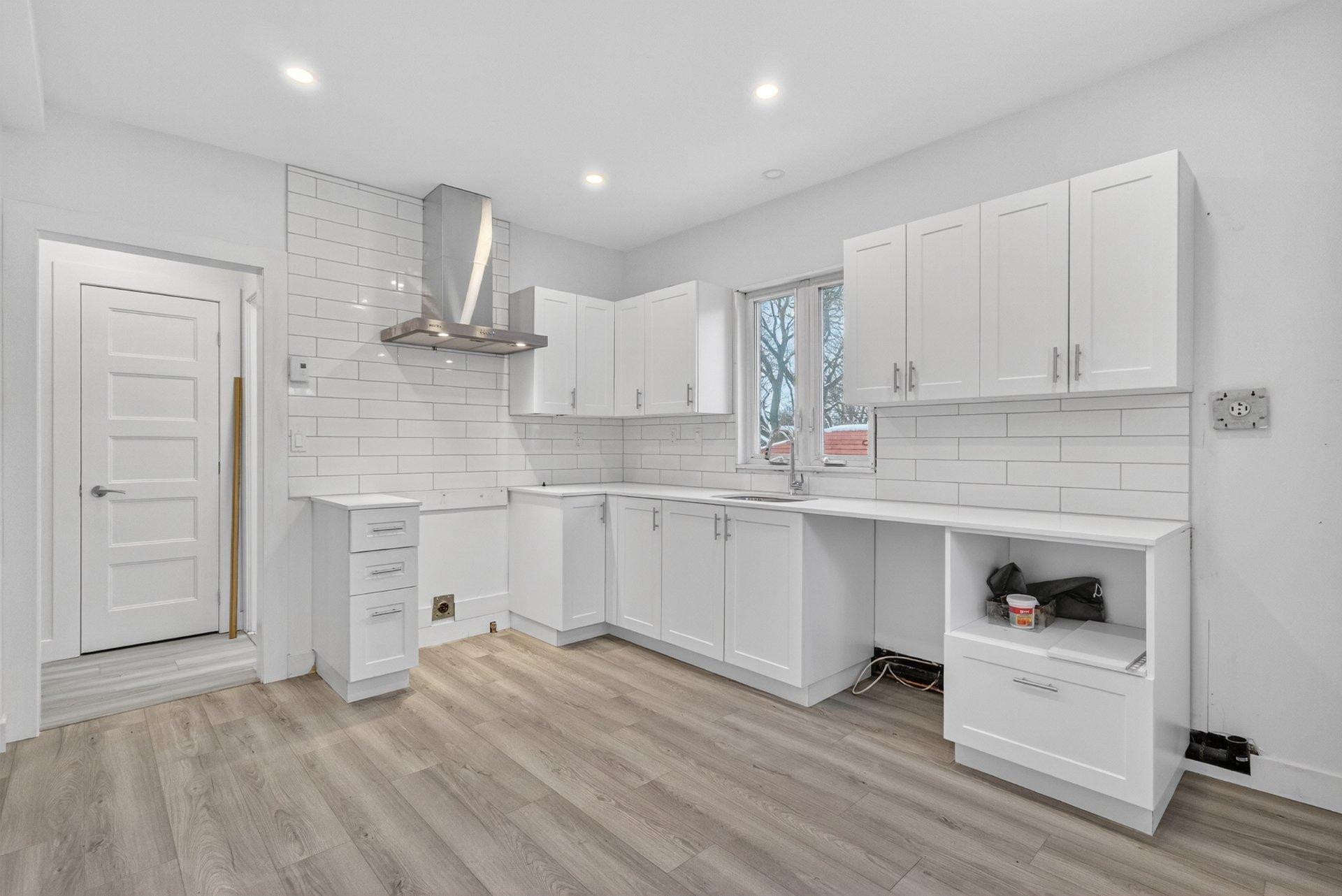 









635


Rue Tait

,
Montréal (Saint-Laurent),




QC
H4M2K7

