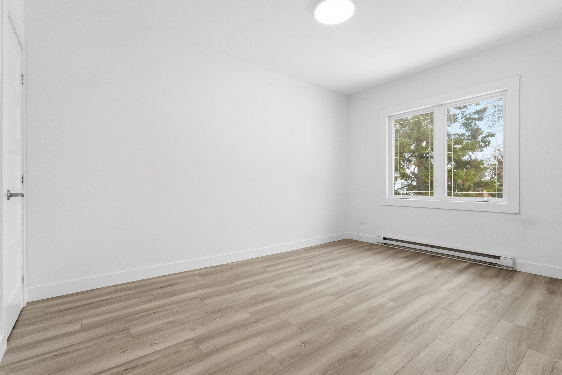 









635


Rue Tait

,
Montréal (Saint-Laurent),




QC
H4M2K7

