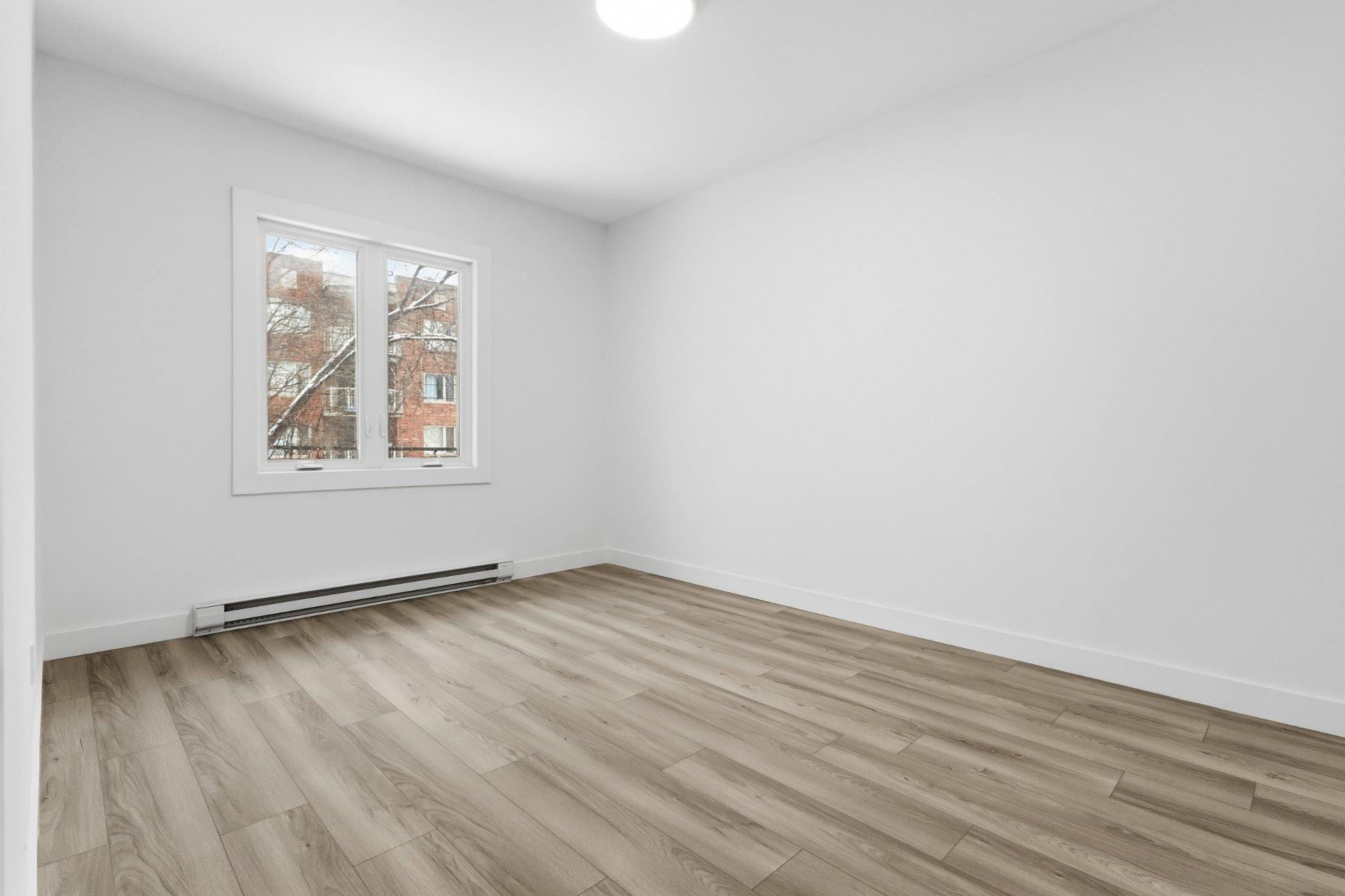 









635


Rue Tait

,
Montréal (Saint-Laurent),




QC
H4M2K7

