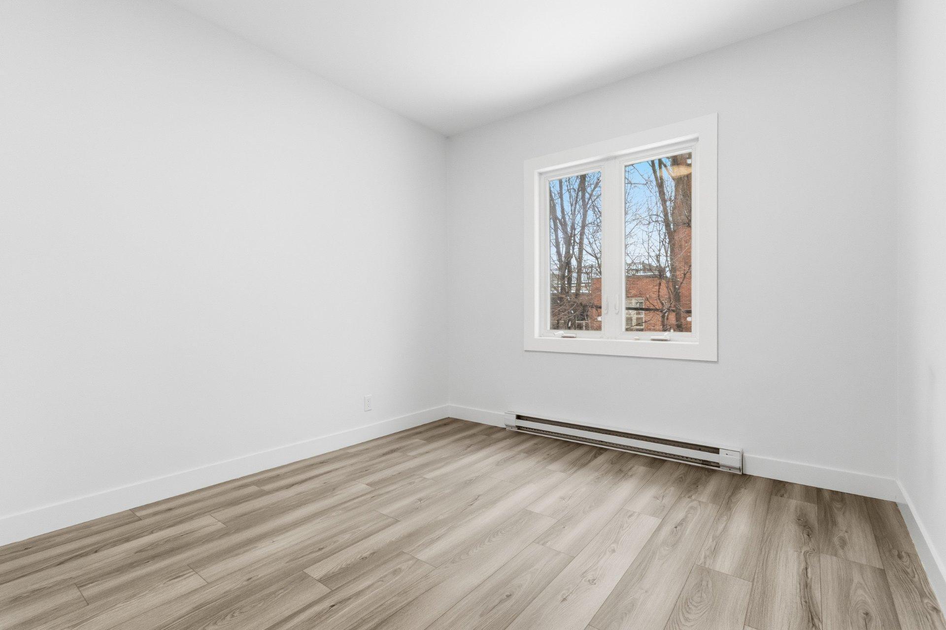 









635


Rue Tait

,
Montréal (Saint-Laurent),




QC
H4M2K7

