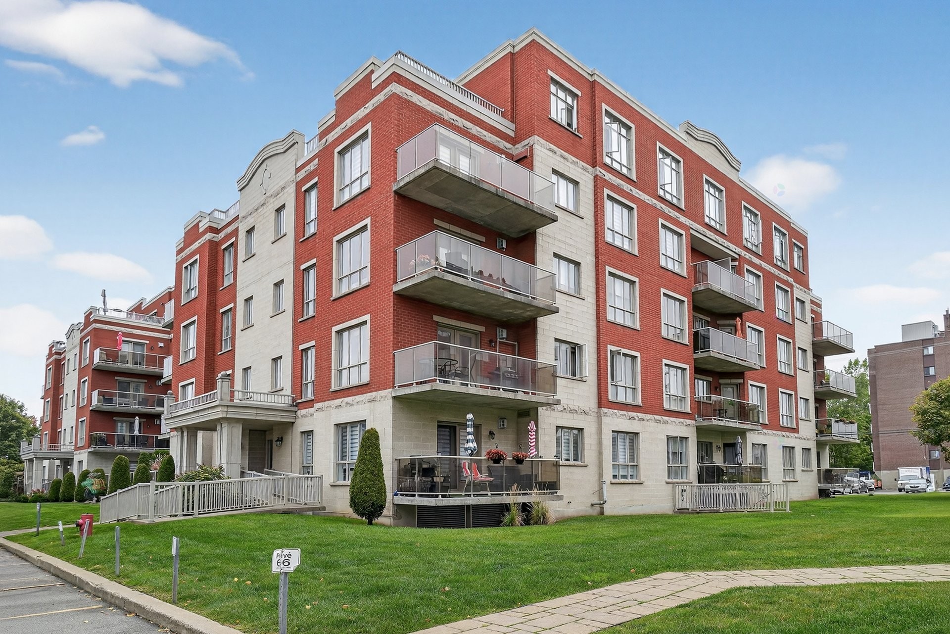 









110


Rue Barnett

, 401,
Dollard-des-Ormeaux,




QC
H9G3C7

