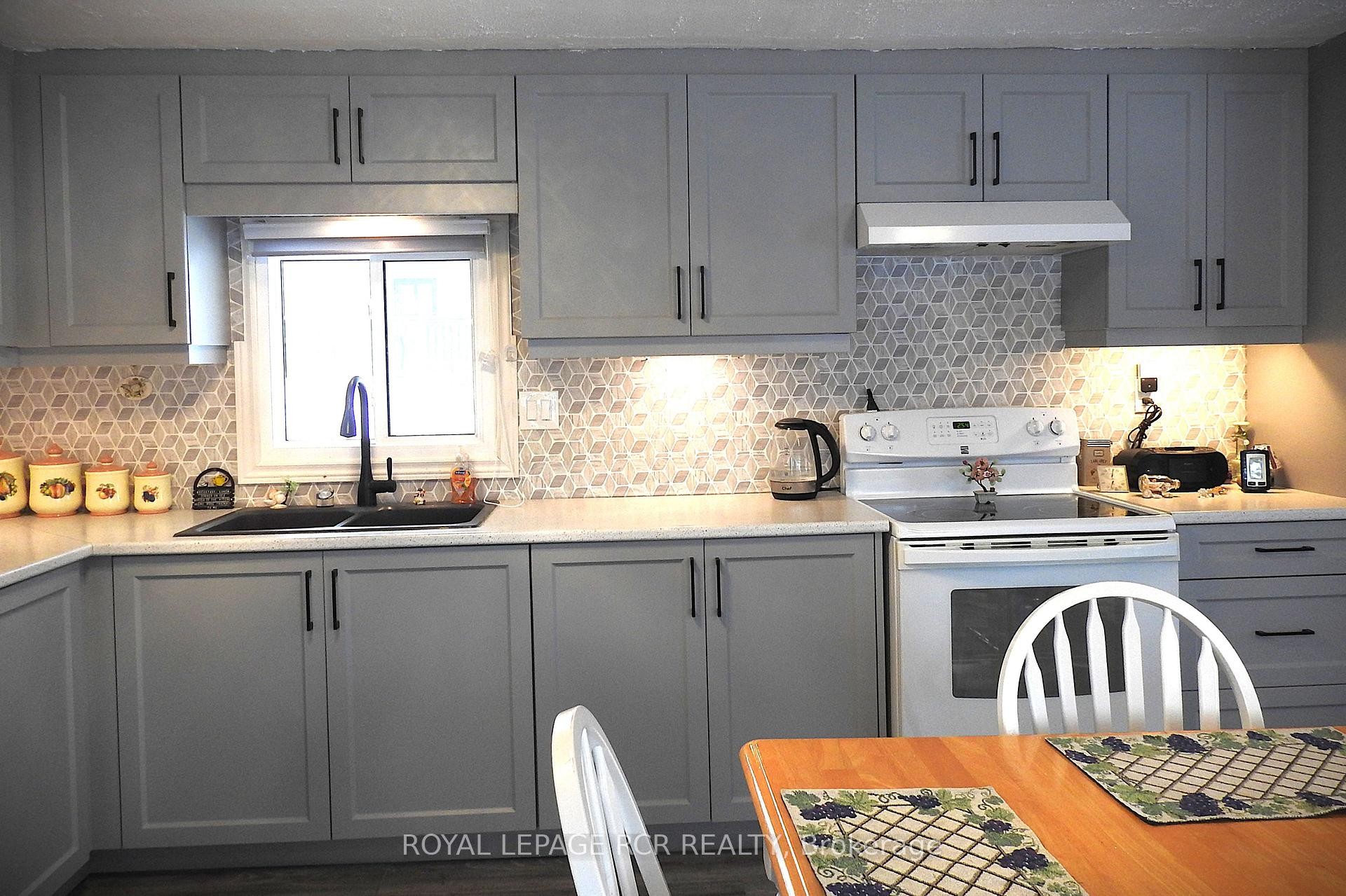 









8


Claremont

Crescent,
Oro-Medonte,




ON
L3V 0P9

