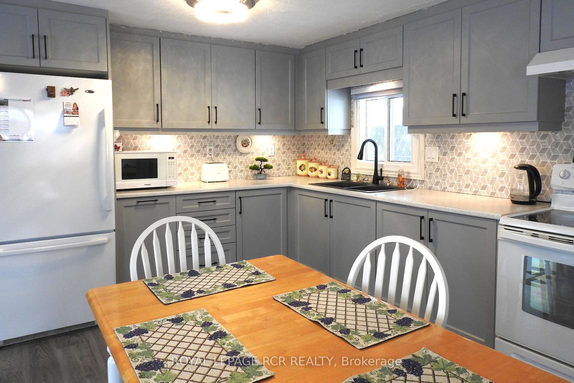 









8


Claremont

Crescent,
Oro-Medonte,




ON
L3V 0P9

