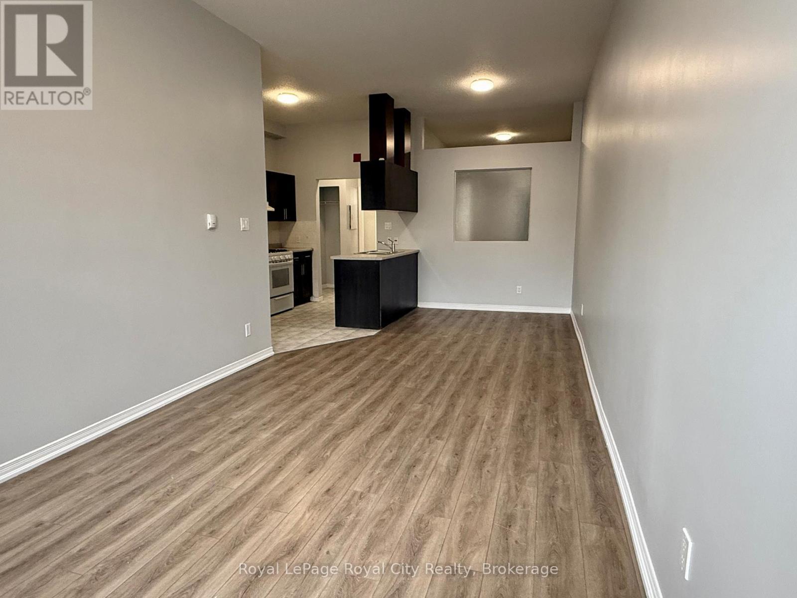 












1 - 116 WYNDHAM STREET N

,
Guelph (Downtown),




Ontario
N1H4E8

