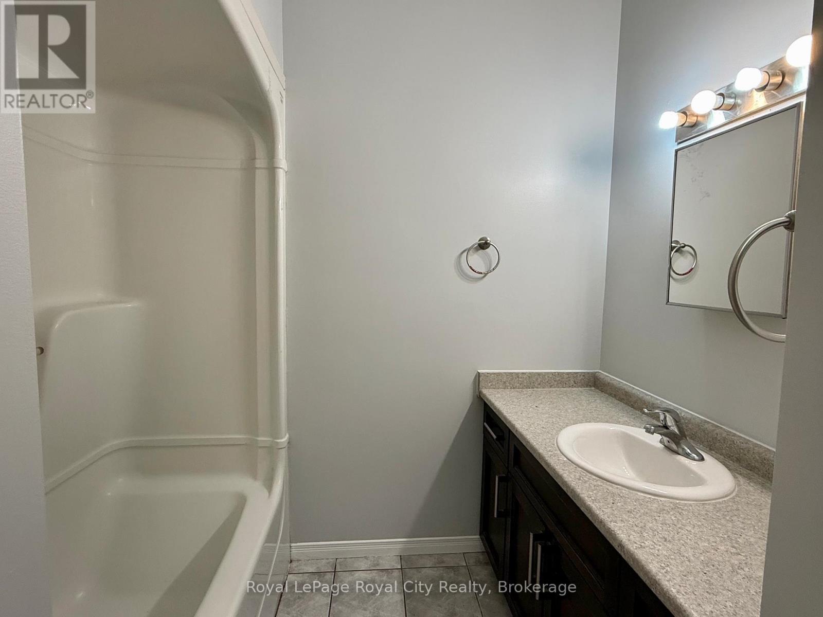 












1 - 116 WYNDHAM STREET N

,
Guelph (Downtown),




Ontario
N1H4E8

