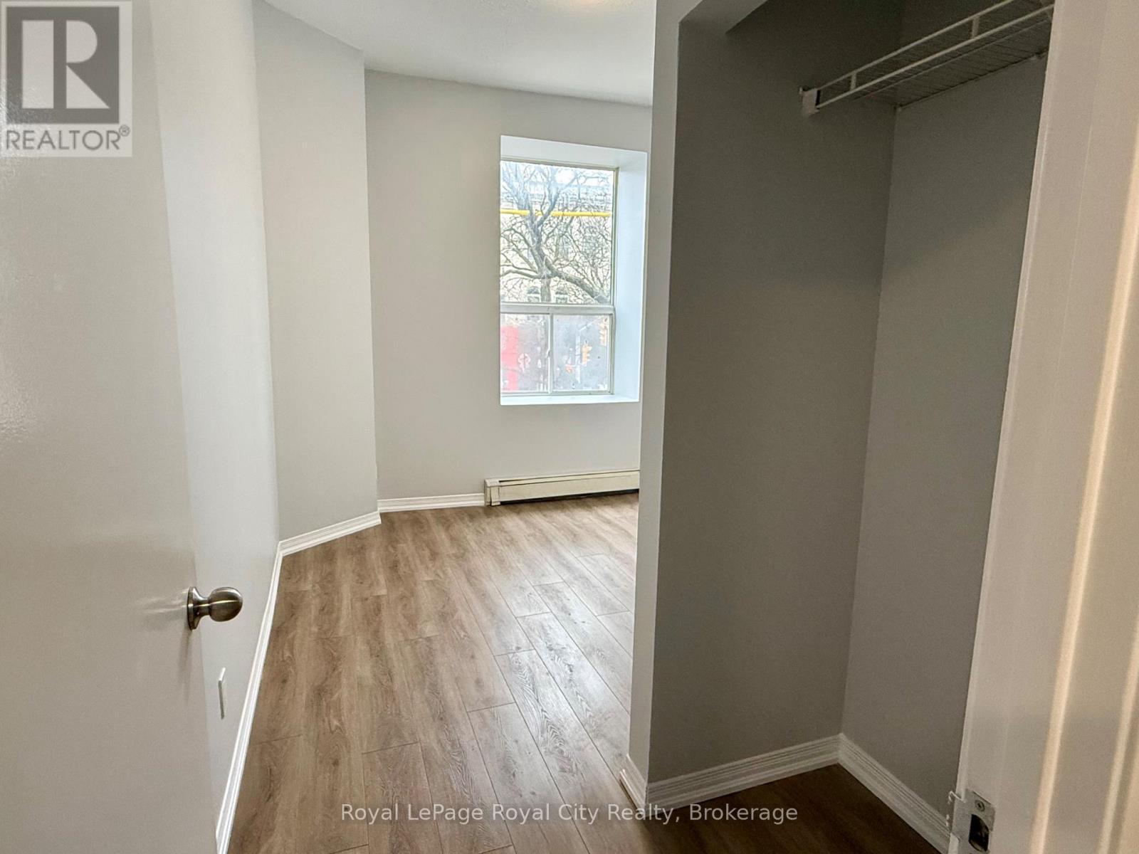 












1 - 116 WYNDHAM STREET N

,
Guelph (Downtown),




Ontario
N1H4E8


