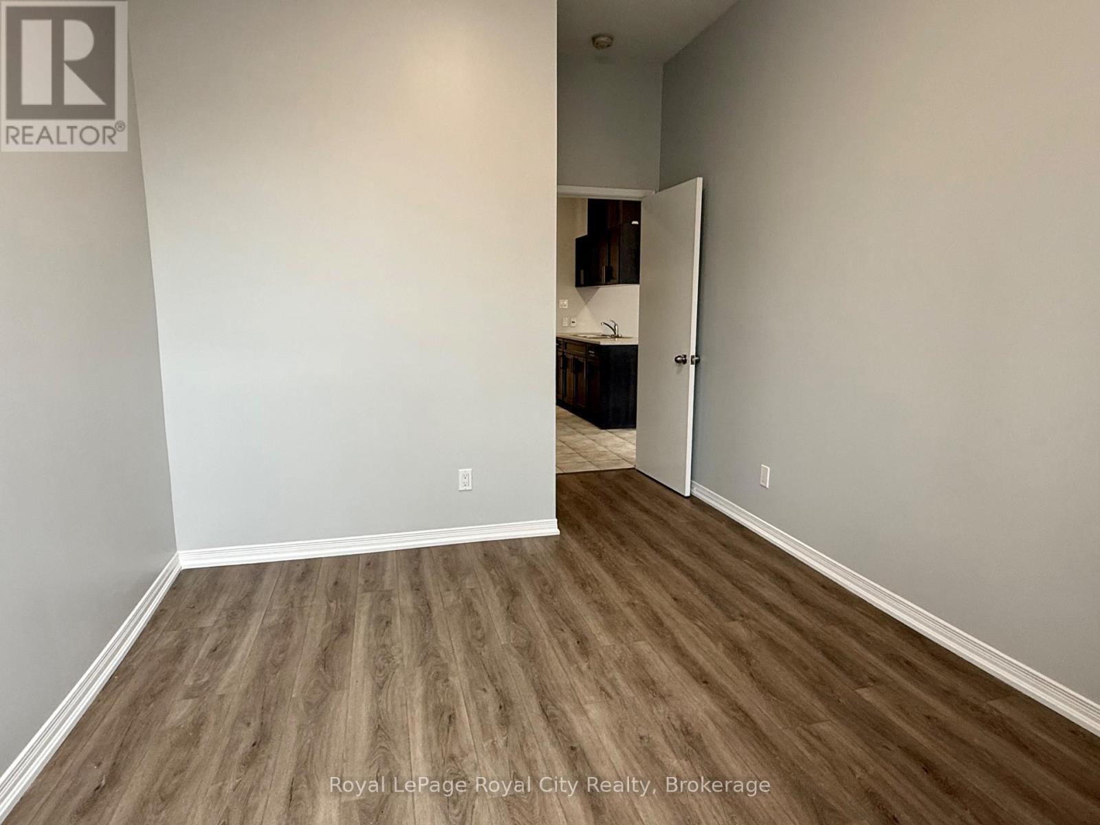 












1 - 116 WYNDHAM STREET N

,
Guelph (Downtown),




Ontario
N1H4E8

