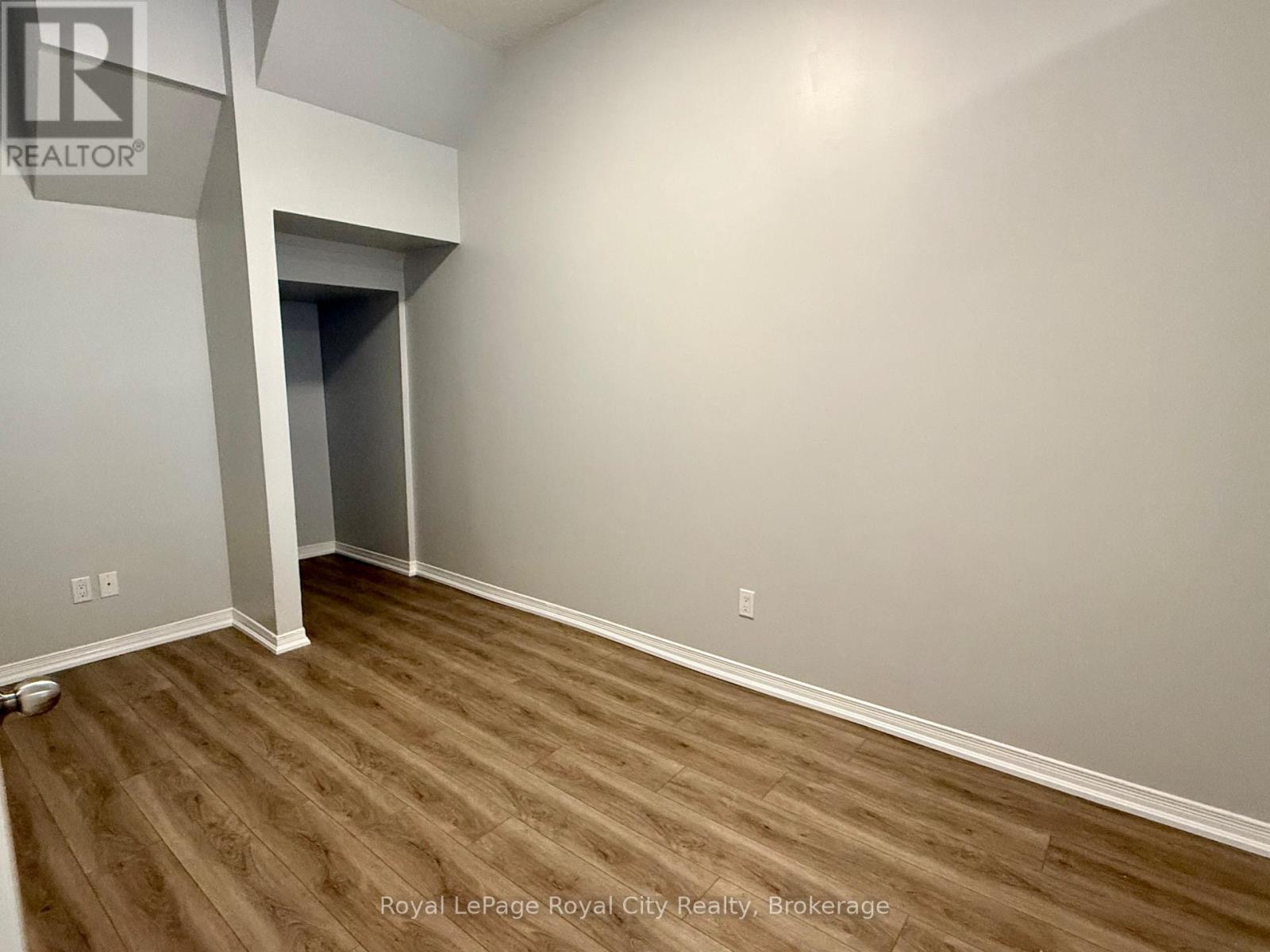 












1 - 116 WYNDHAM STREET N

,
Guelph (Downtown),




Ontario
N1H4E8

