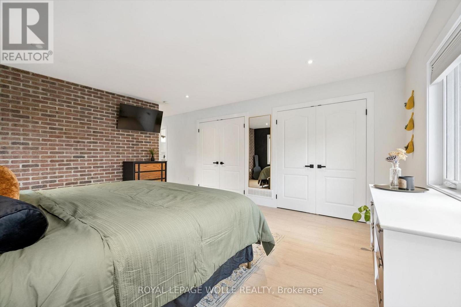 












65 SCHWEITZER STREET

,
Kitchener,




Ontario
N2K1B5

