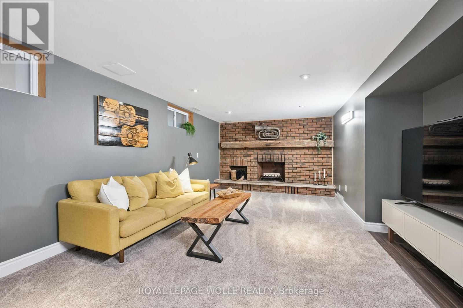 












65 SCHWEITZER STREET

,
Kitchener,




Ontario
N2K1B5

