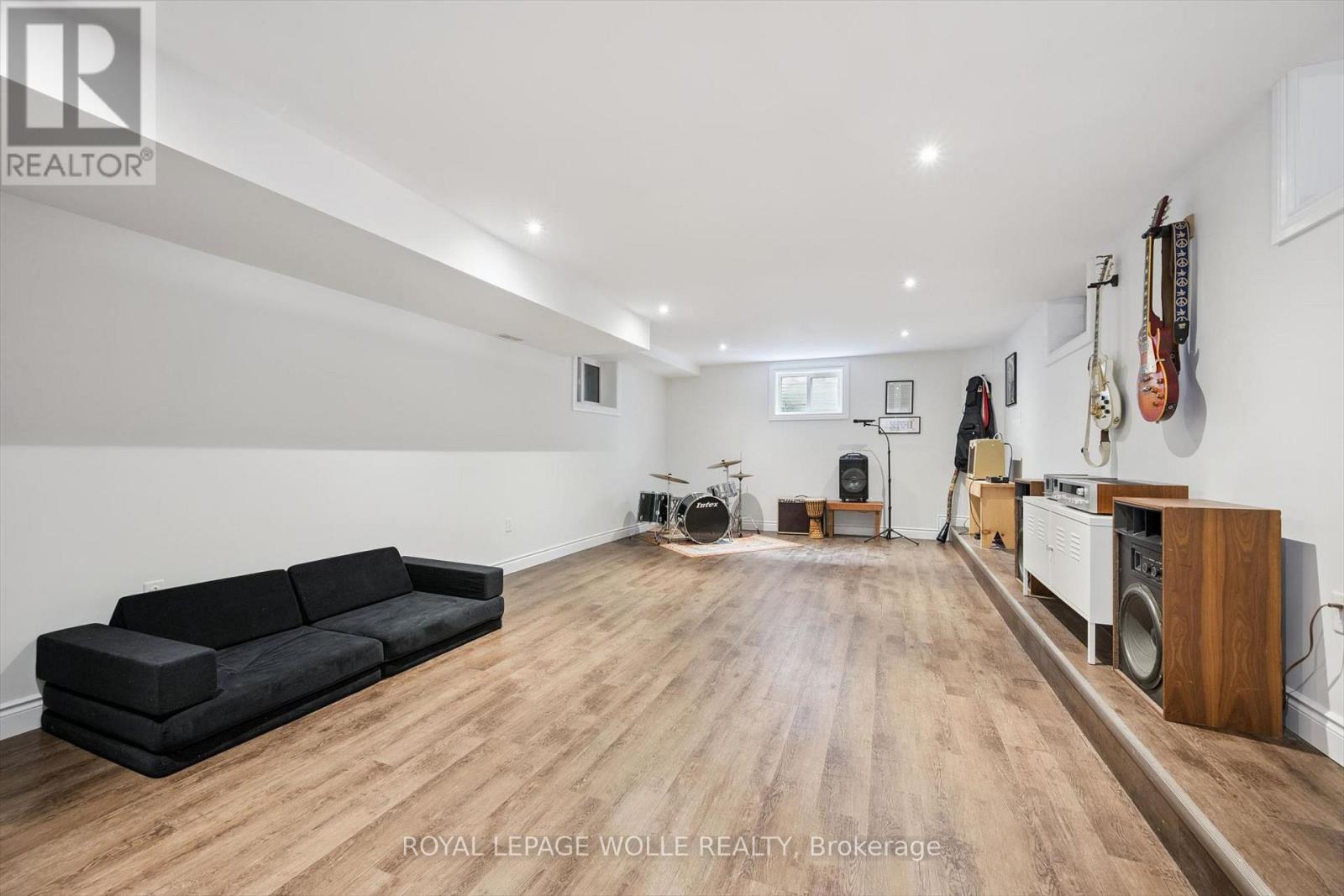 












65 SCHWEITZER STREET

,
Kitchener,




Ontario
N2K1B5


