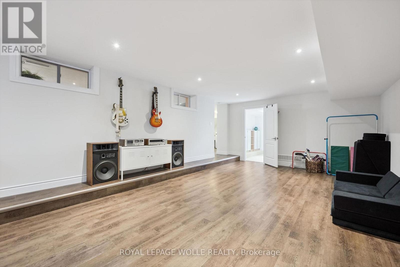 












65 SCHWEITZER STREET

,
Kitchener,




Ontario
N2K1B5

