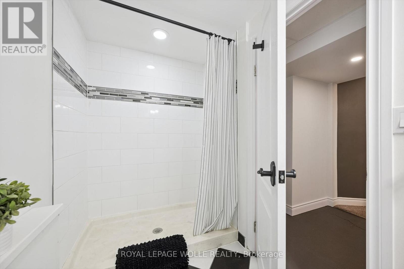 












65 SCHWEITZER STREET

,
Kitchener,




Ontario
N2K1B5

