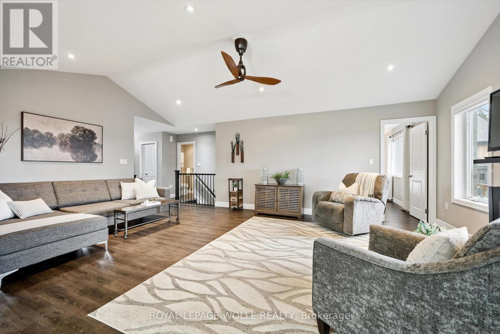 












92 JACOB STREET W

,
East Zorra-Tavistock,




Ontario
N0B2R0

