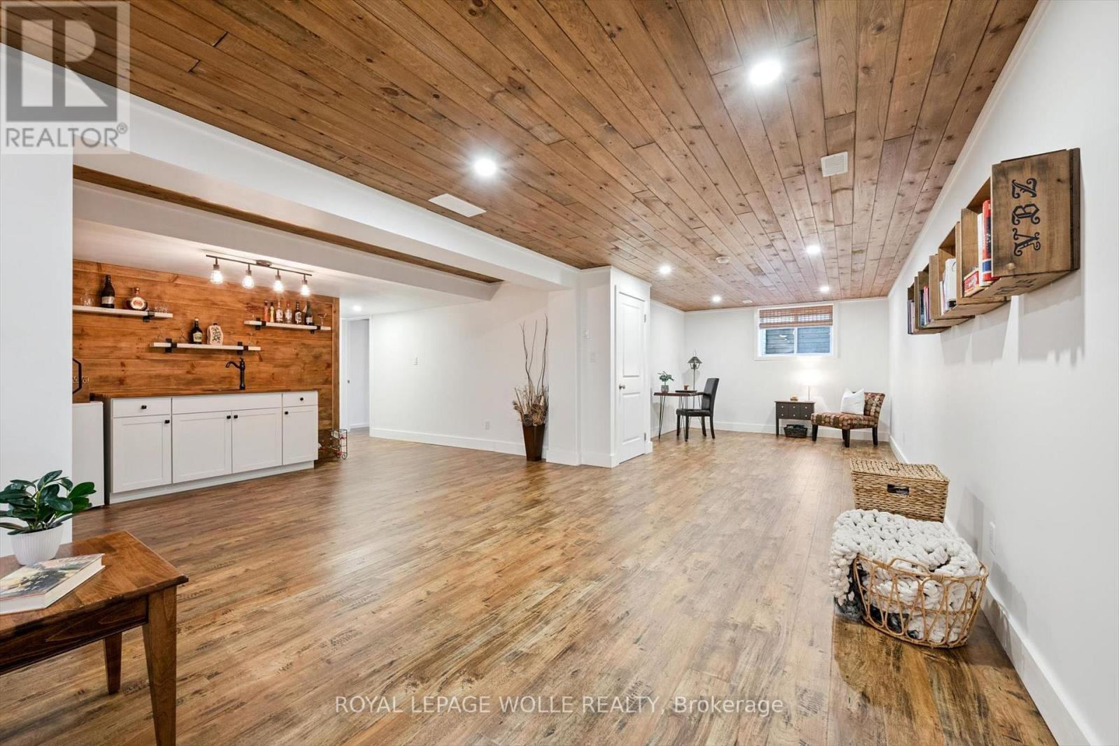 












92 JACOB STREET W

,
East Zorra-Tavistock,




Ontario
N0B2R0

