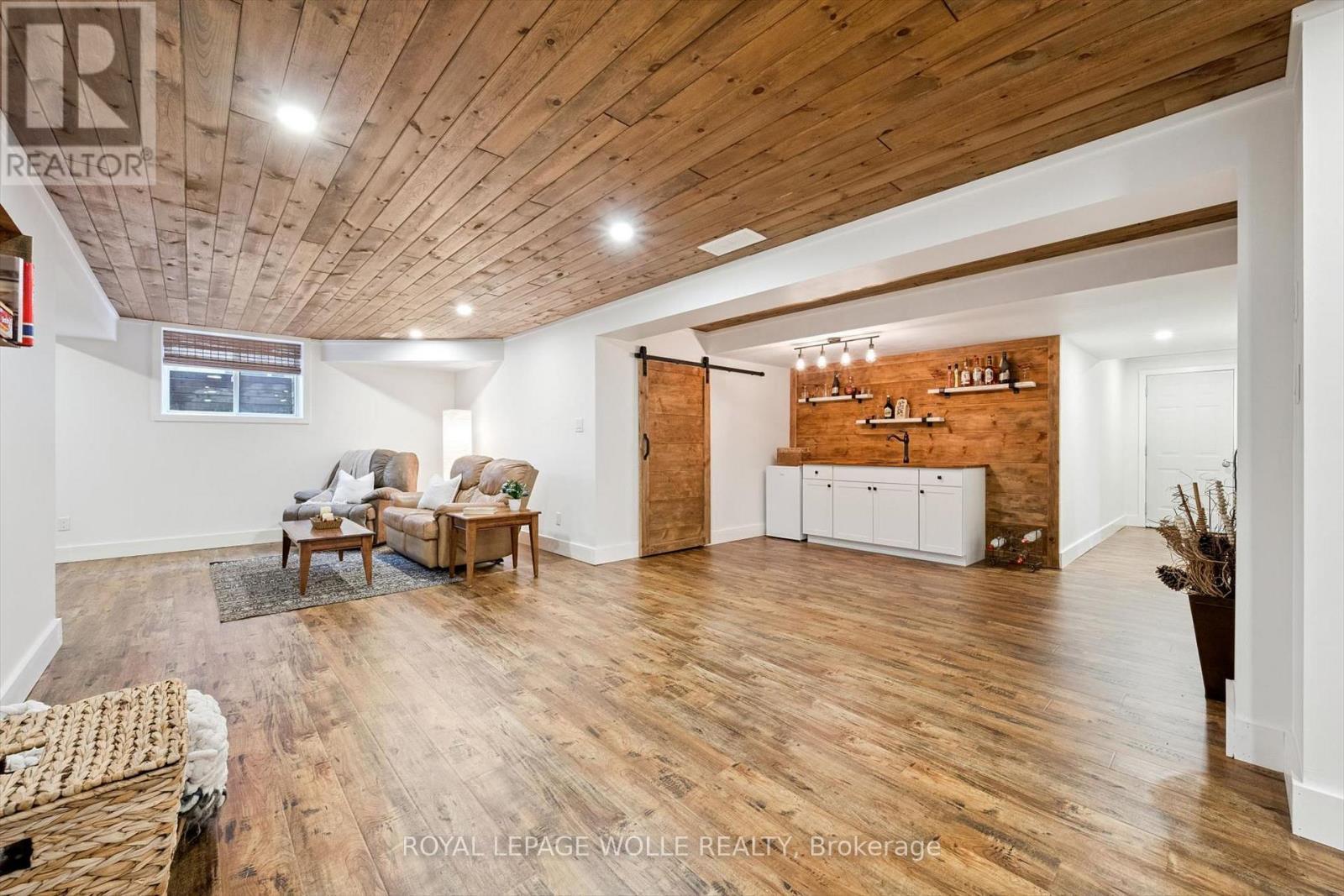 












92 JACOB STREET W

,
East Zorra-Tavistock,




Ontario
N0B2R0

