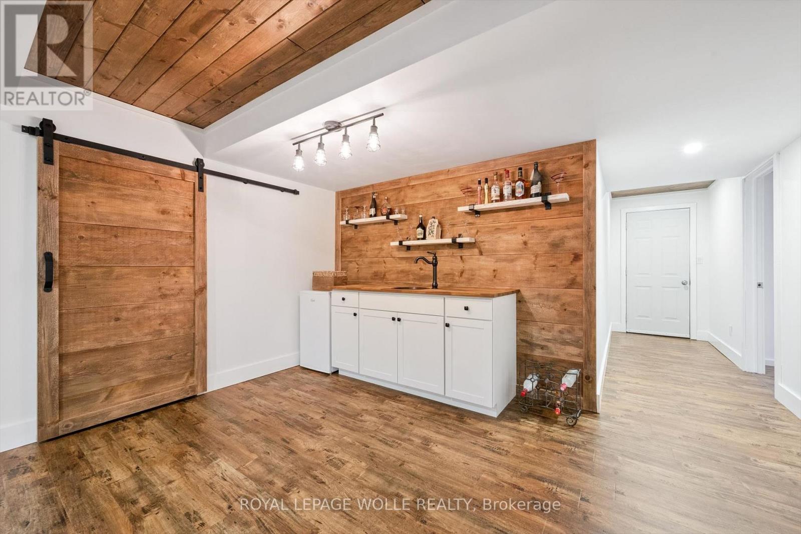 












92 JACOB STREET W

,
East Zorra-Tavistock,




Ontario
N0B2R0

