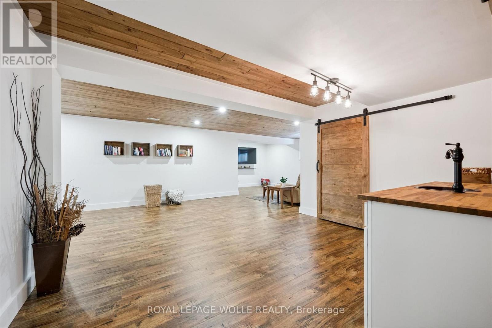 












92 JACOB STREET W

,
East Zorra-Tavistock,




Ontario
N0B2R0


