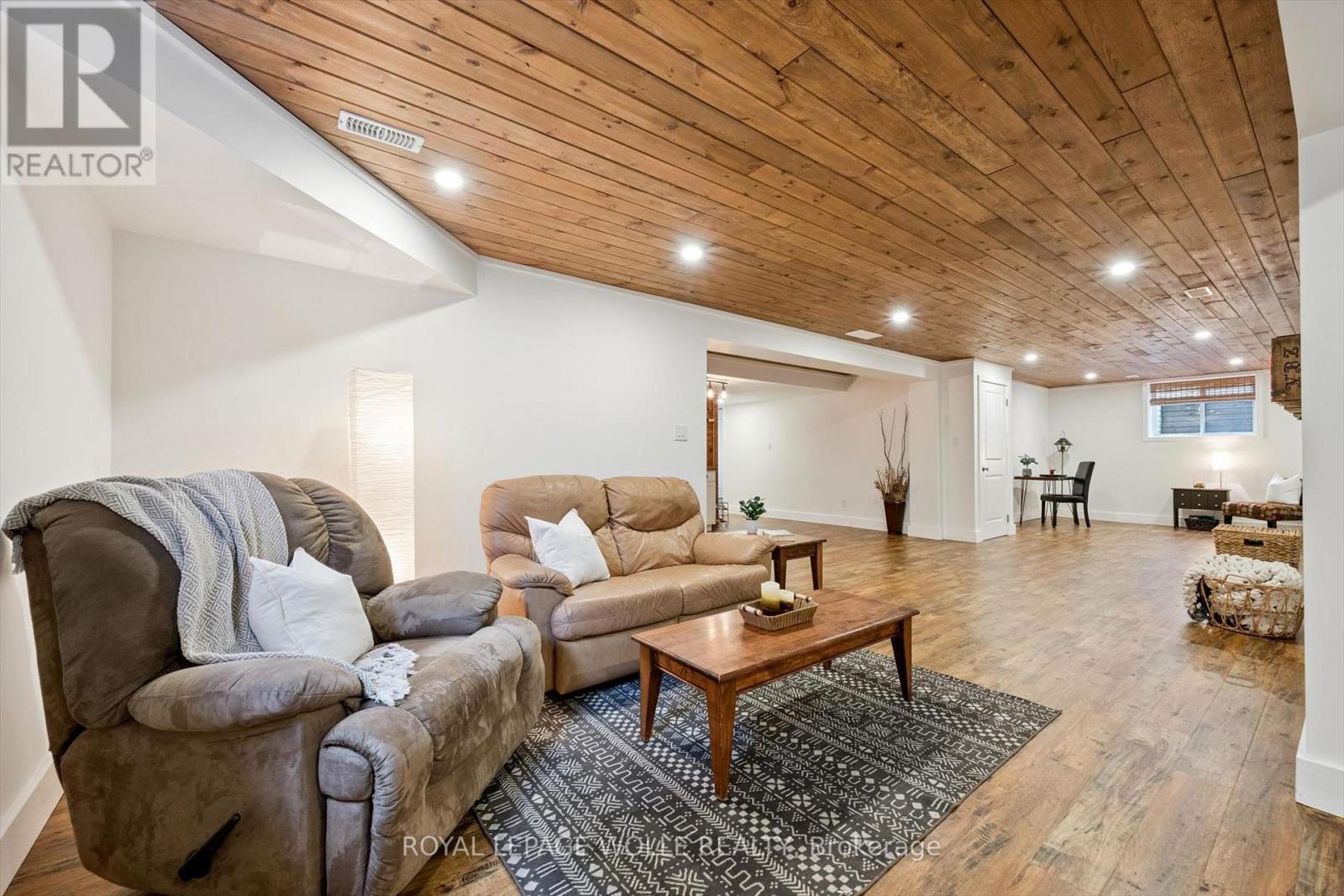 












92 JACOB STREET W

,
East Zorra-Tavistock,




Ontario
N0B2R0

