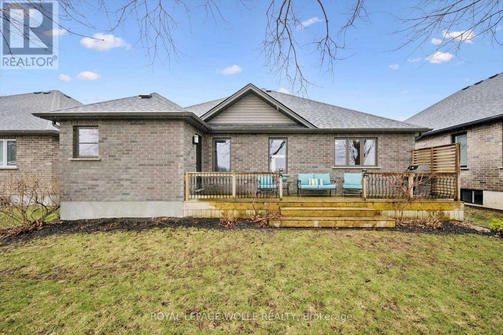 












92 JACOB STREET W

,
East Zorra-Tavistock,




Ontario
N0B2R0

