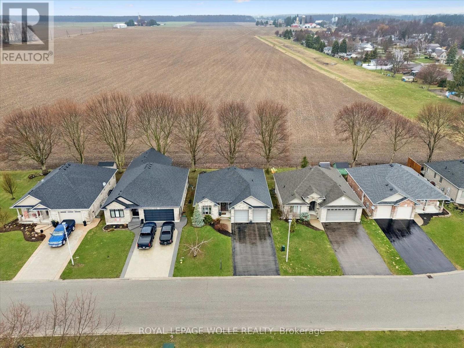 












92 JACOB STREET W

,
East Zorra-Tavistock,




Ontario
N0B2R0

